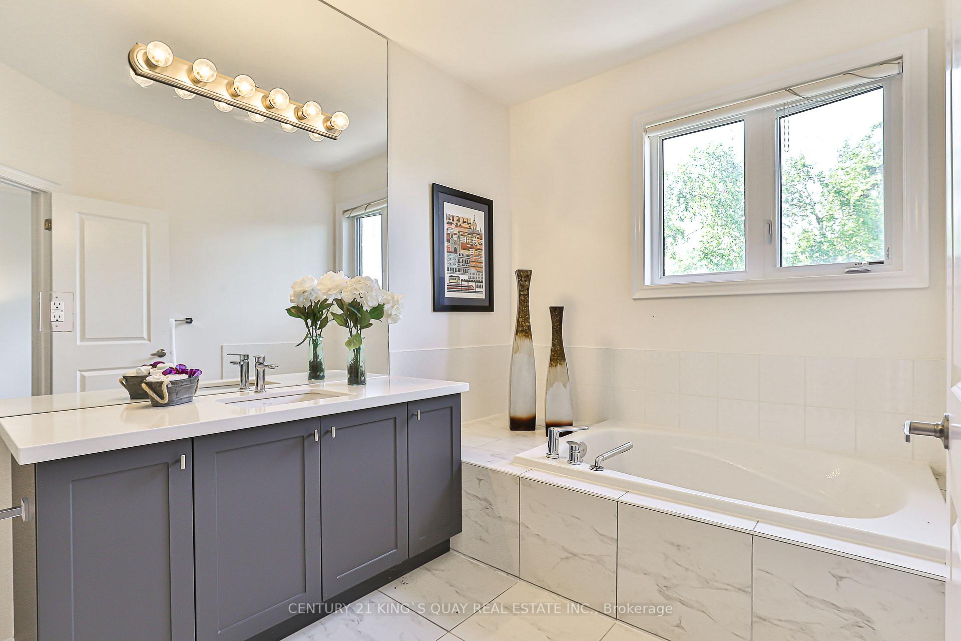 Photo 4 of 112 Lichfield Road, Markham, Unionville — HOMEH