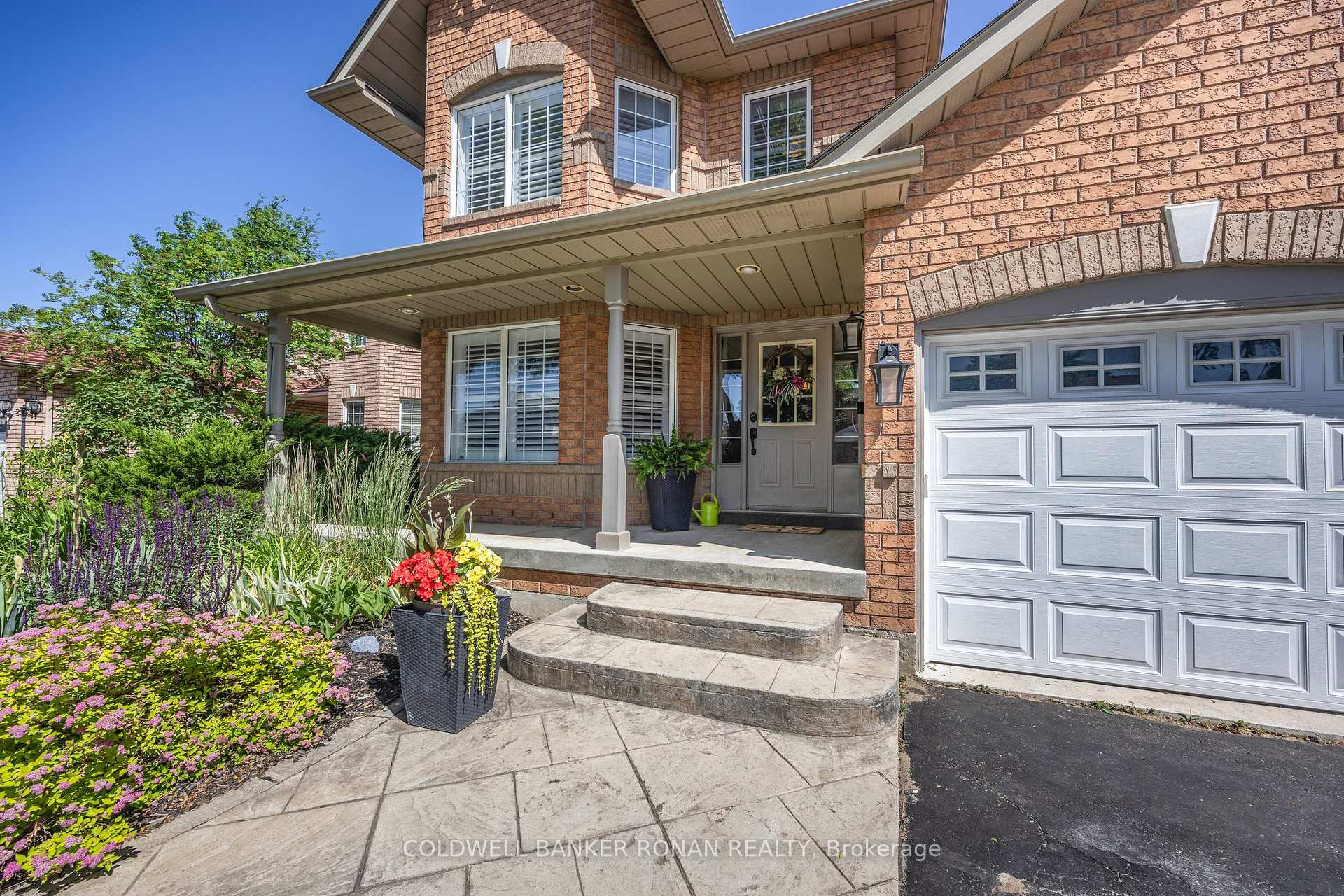 Photo 3 of 8 Coburn Crescent, New Tecumseth, Beeton — HOMEH