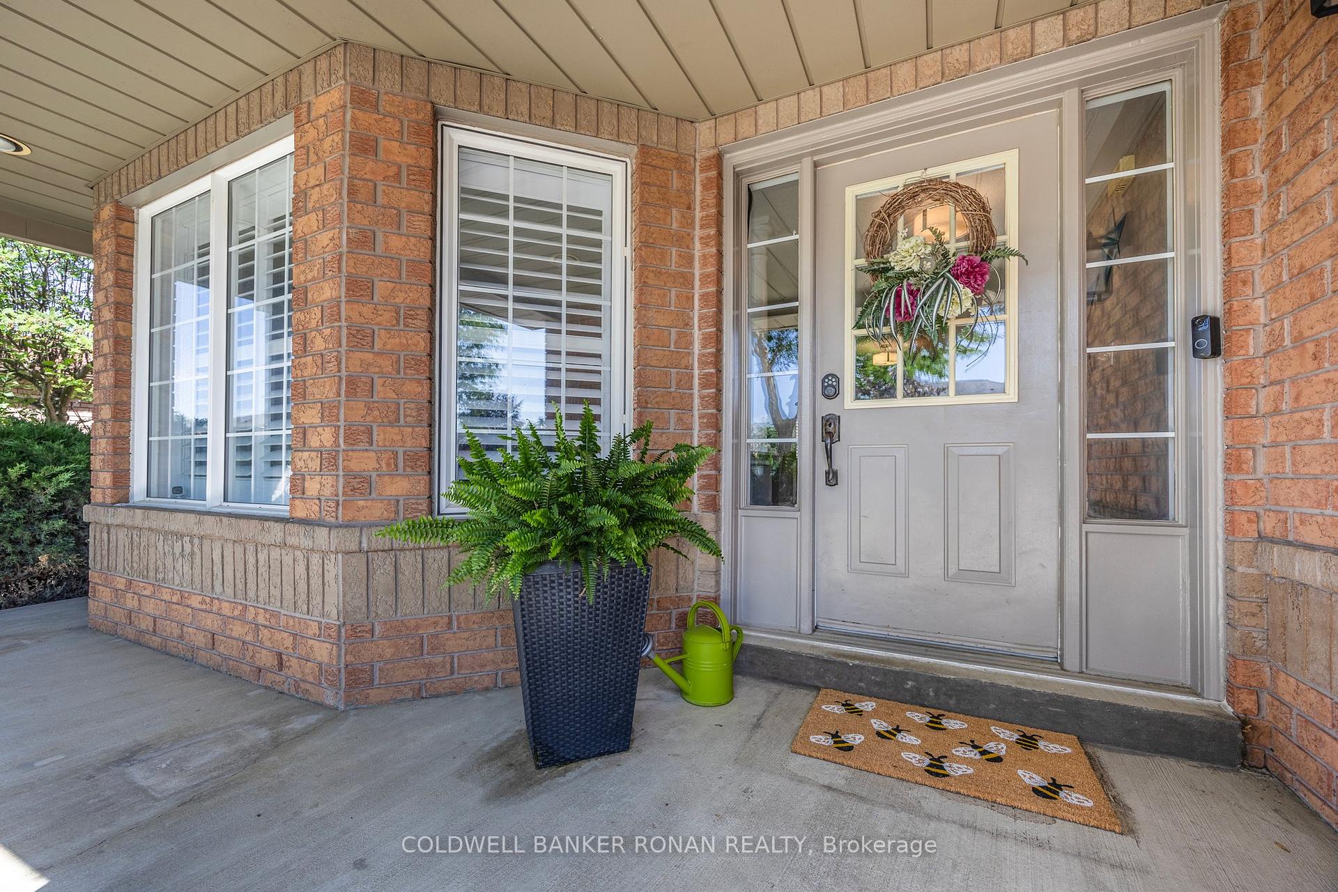 Photo 7 of 8 Coburn Crescent, New Tecumseth, Beeton — HOMEH