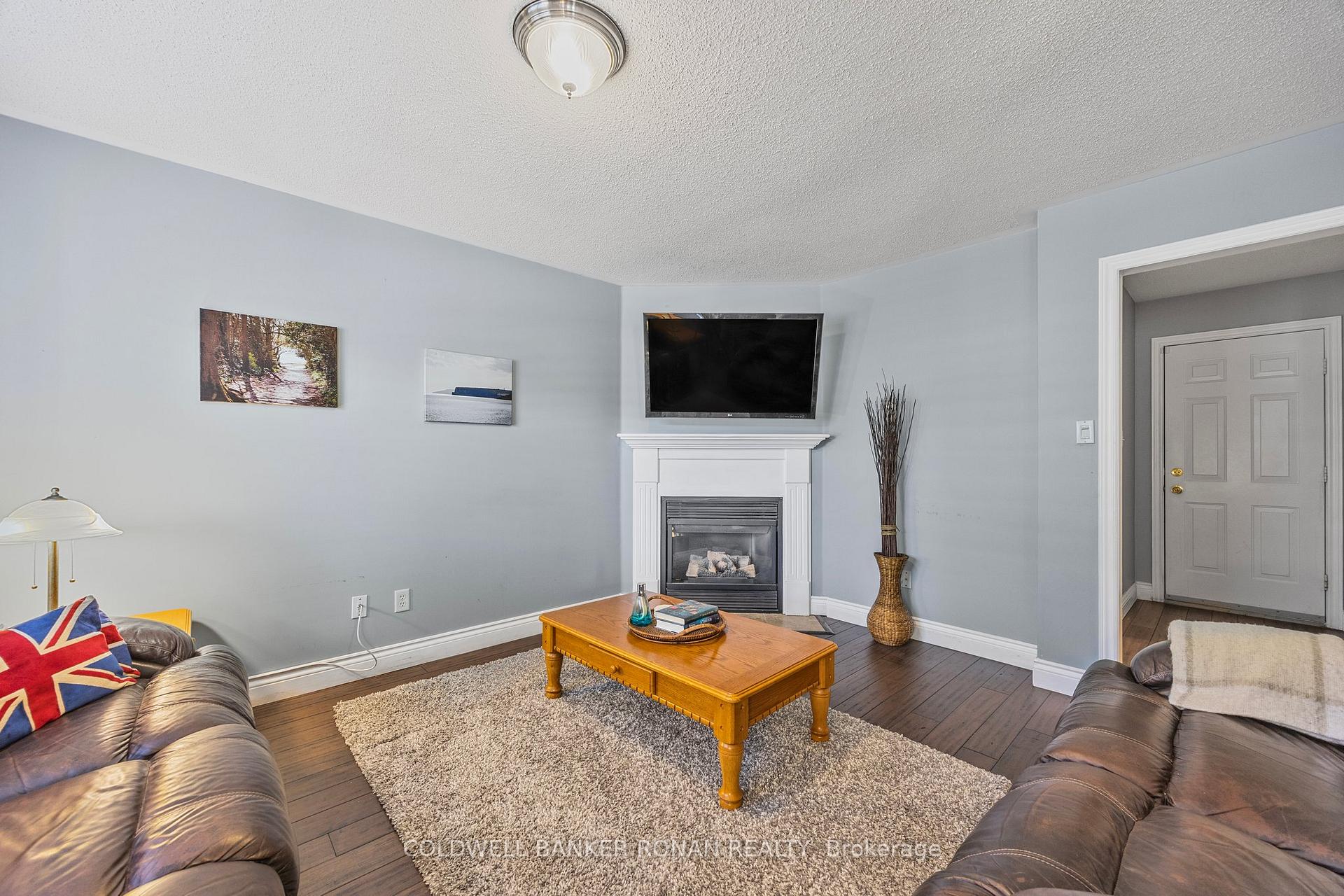 Photo 12 of 8 Coburn Crescent, New Tecumseth, Beeton — HOMEH