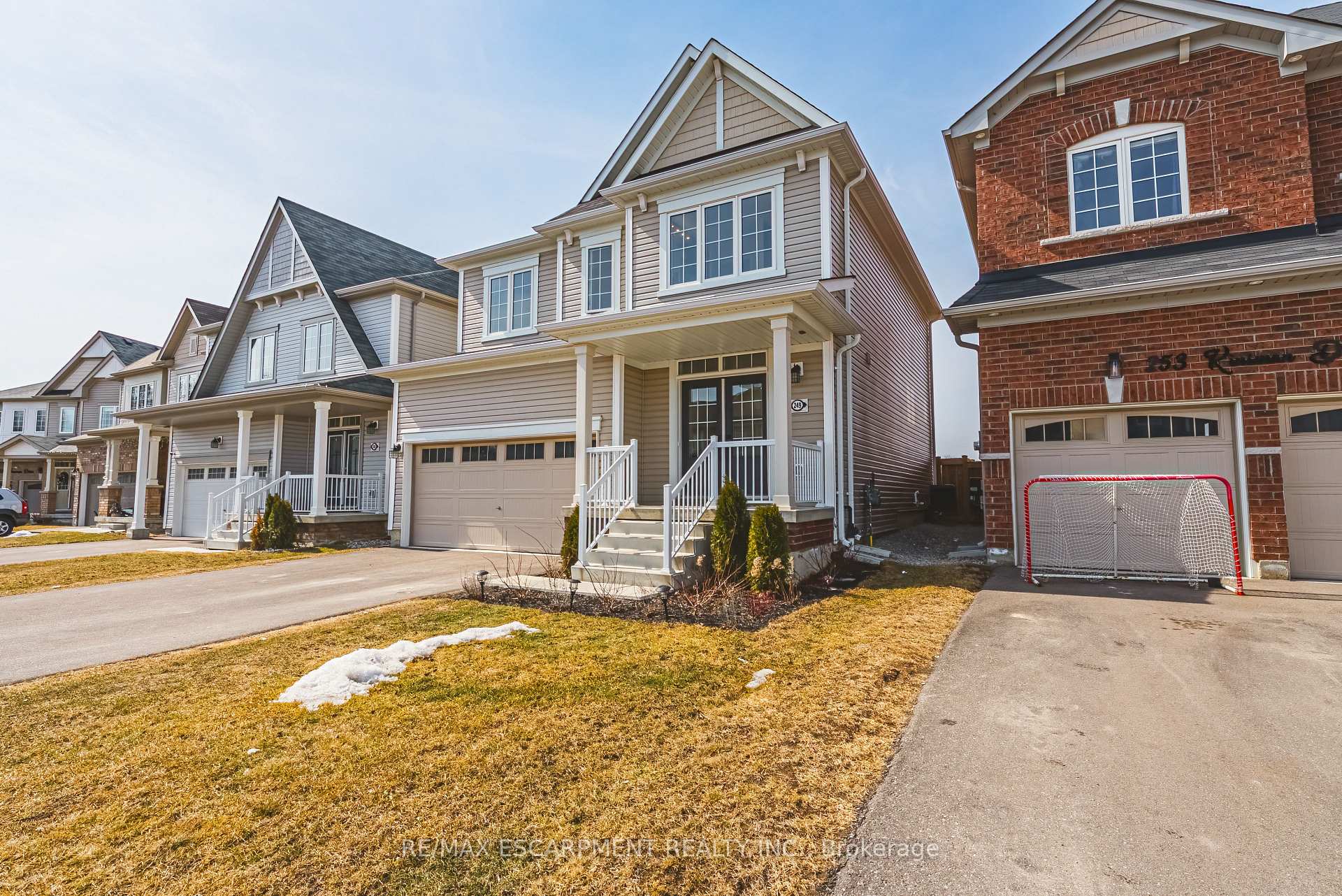 Photo 3 of 249 Kinsman Drive, Hamilton, Binbrook — HOMEH