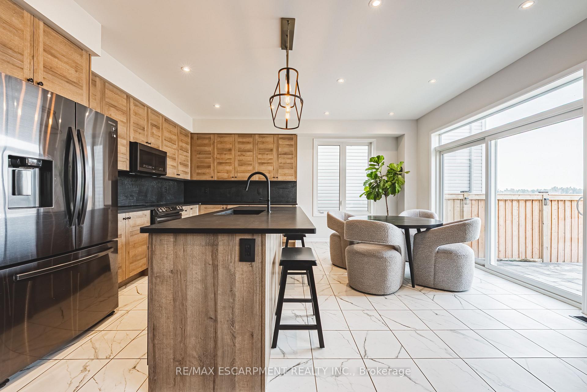 Photo 4 of 249 Kinsman Drive, Hamilton, Binbrook — HOMEH