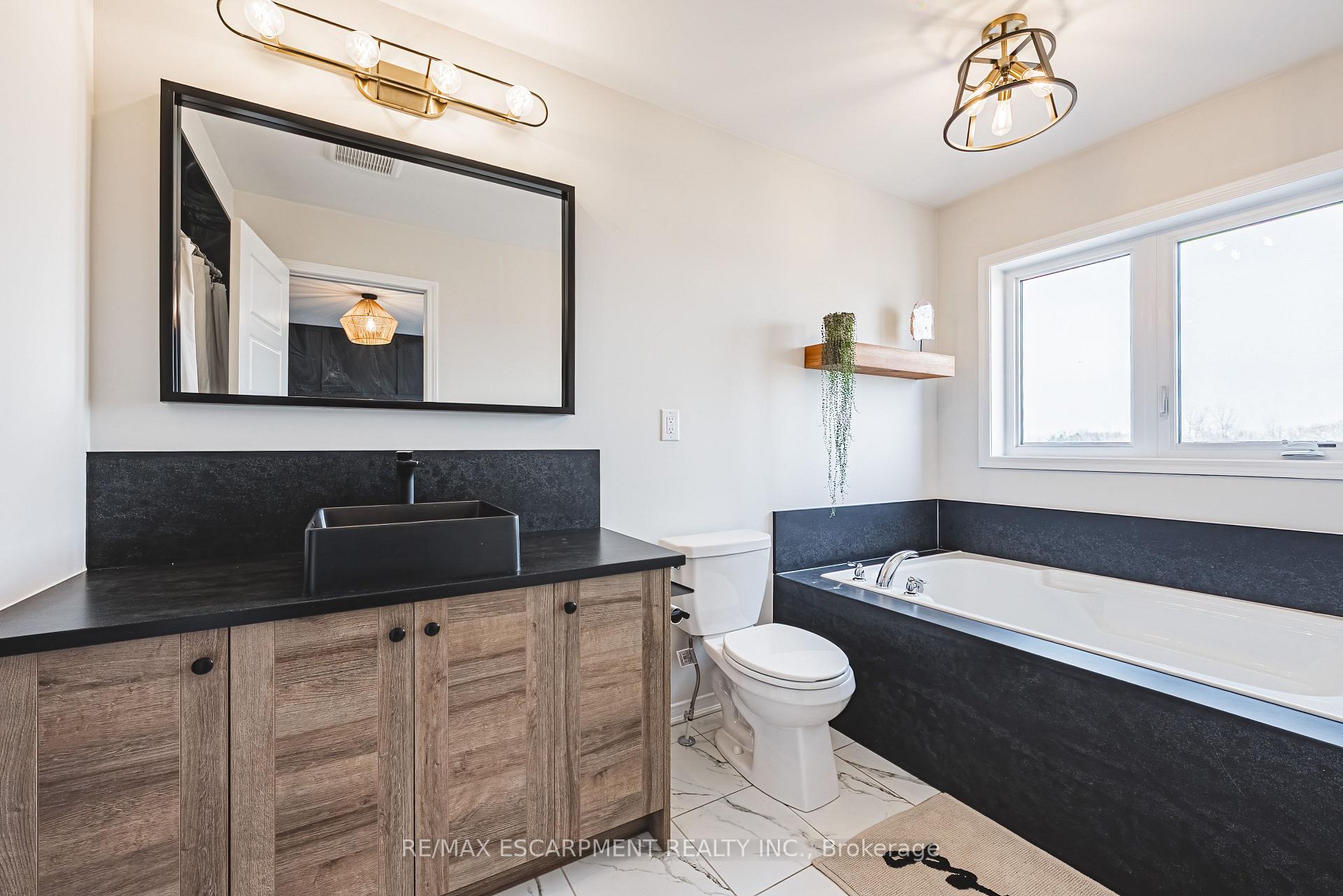 Photo 40 of 249 Kinsman Drive, Hamilton, Binbrook — HOMEH