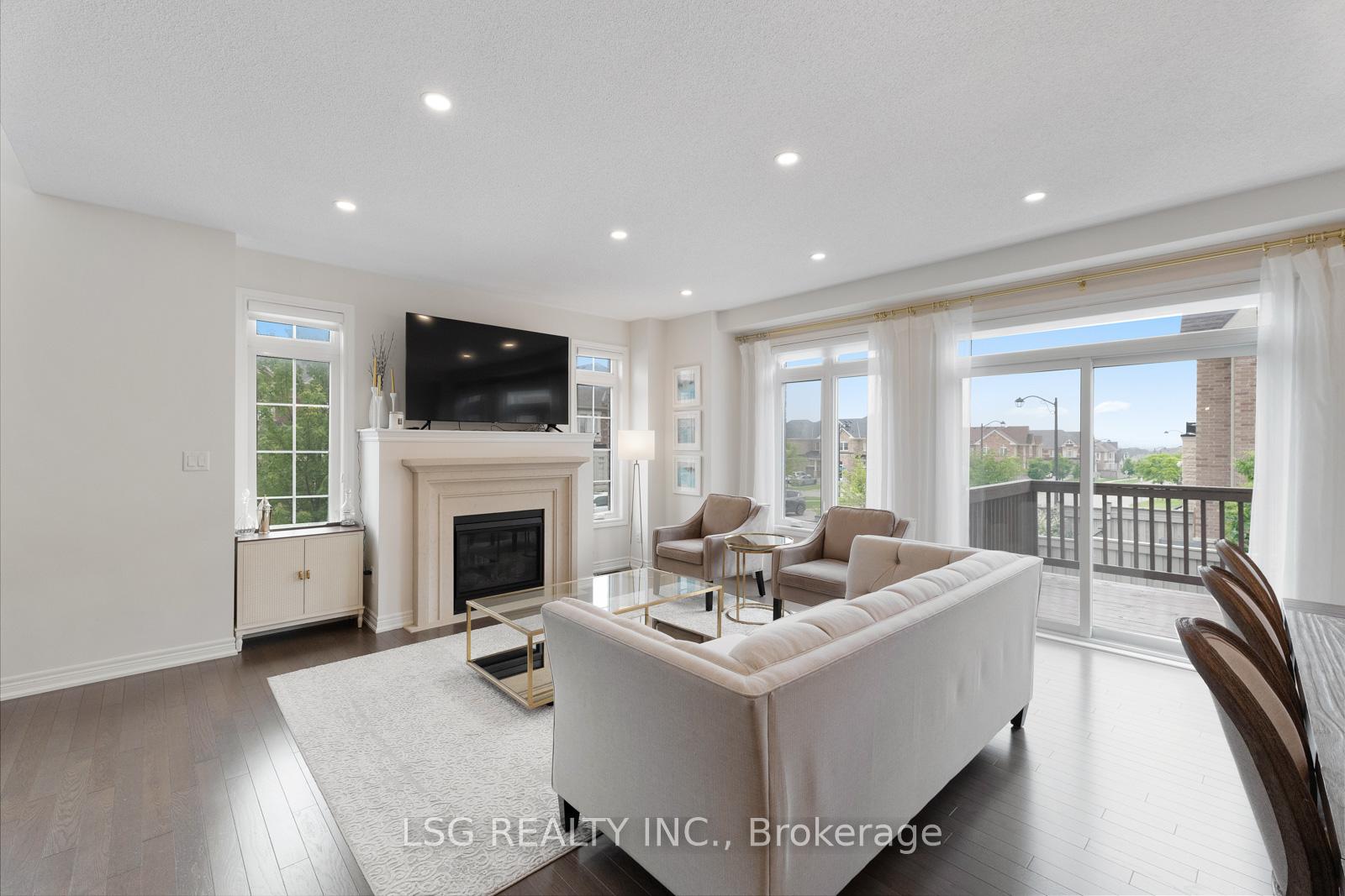 Photo 17 of 312 Roy Harper Avenue, Aurora, Rural Aurora — HOMEH