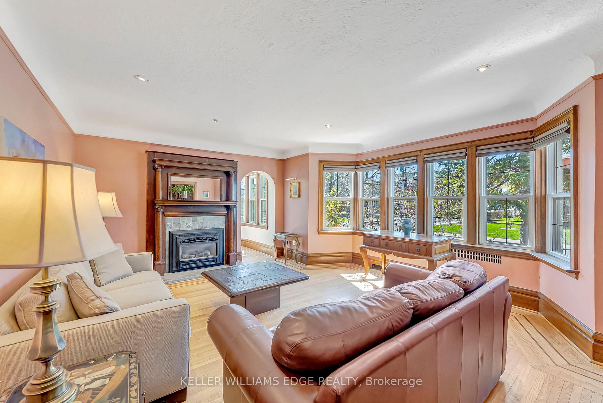 Photo 16 of 969 Montclair Avenue, Hamilton, Delta — HOMEH
