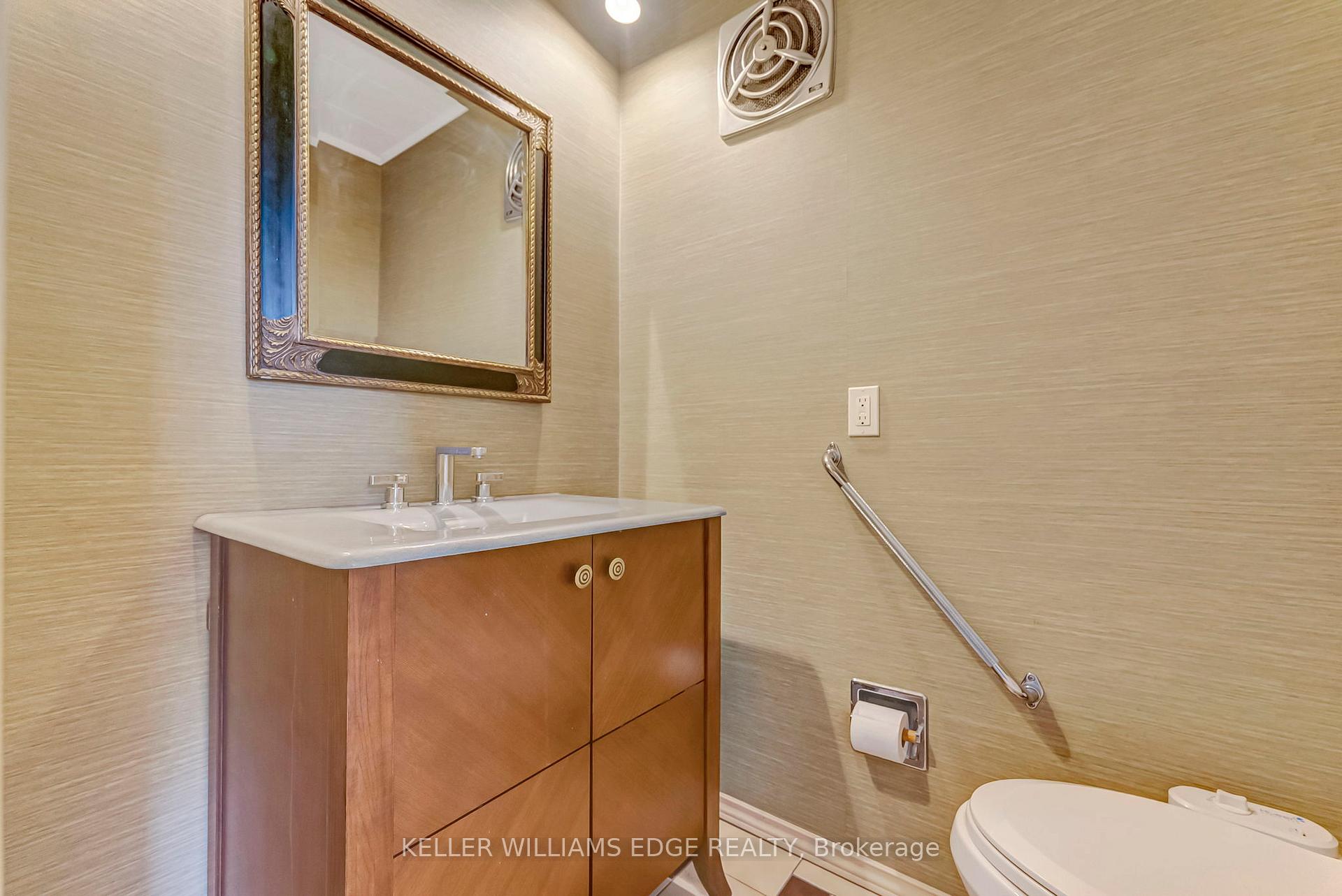 Photo 3 of 969 Montclair Avenue, Hamilton, Delta — HOMEH