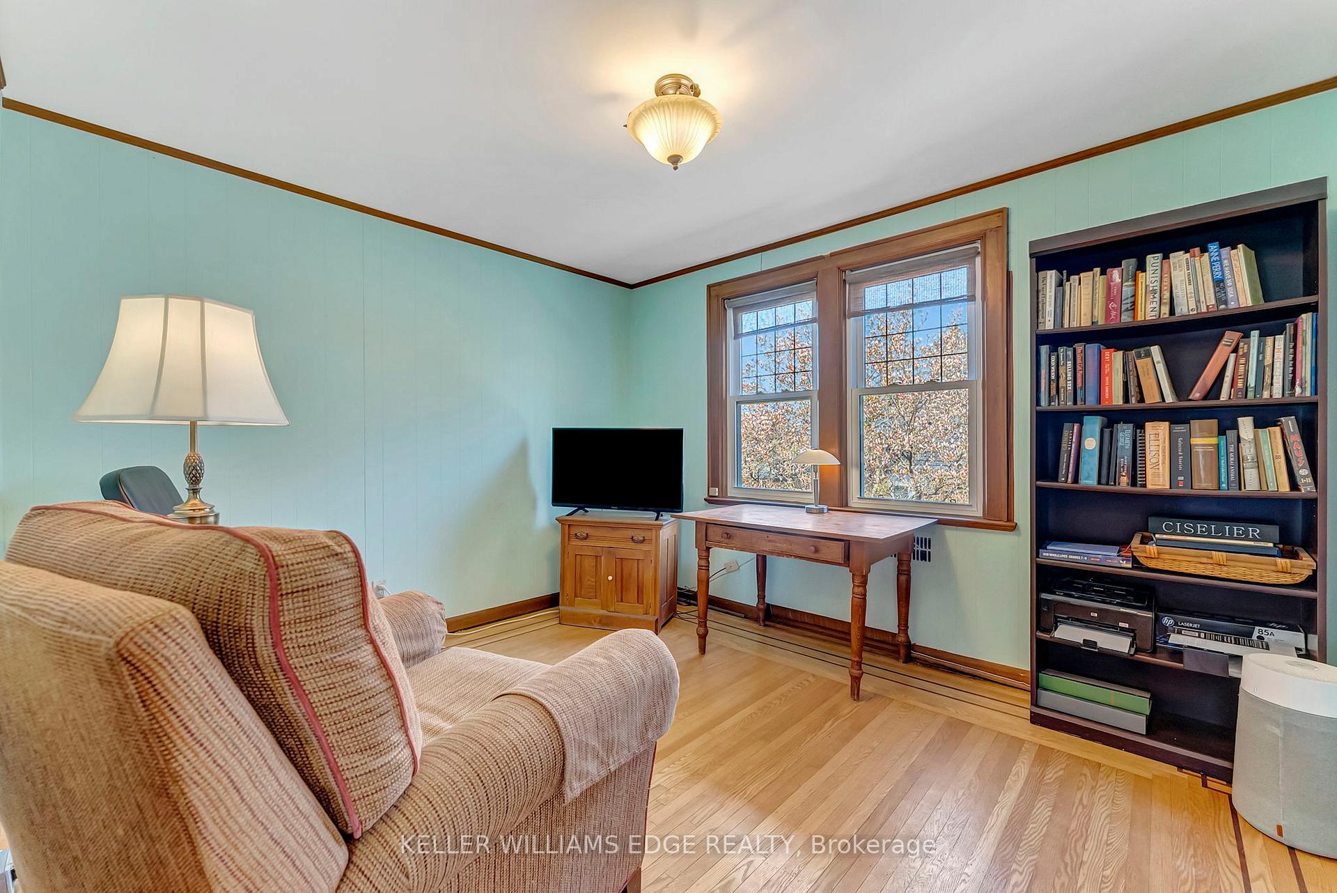 Photo 5 of 969 Montclair Avenue, Hamilton, Delta — HOMEH