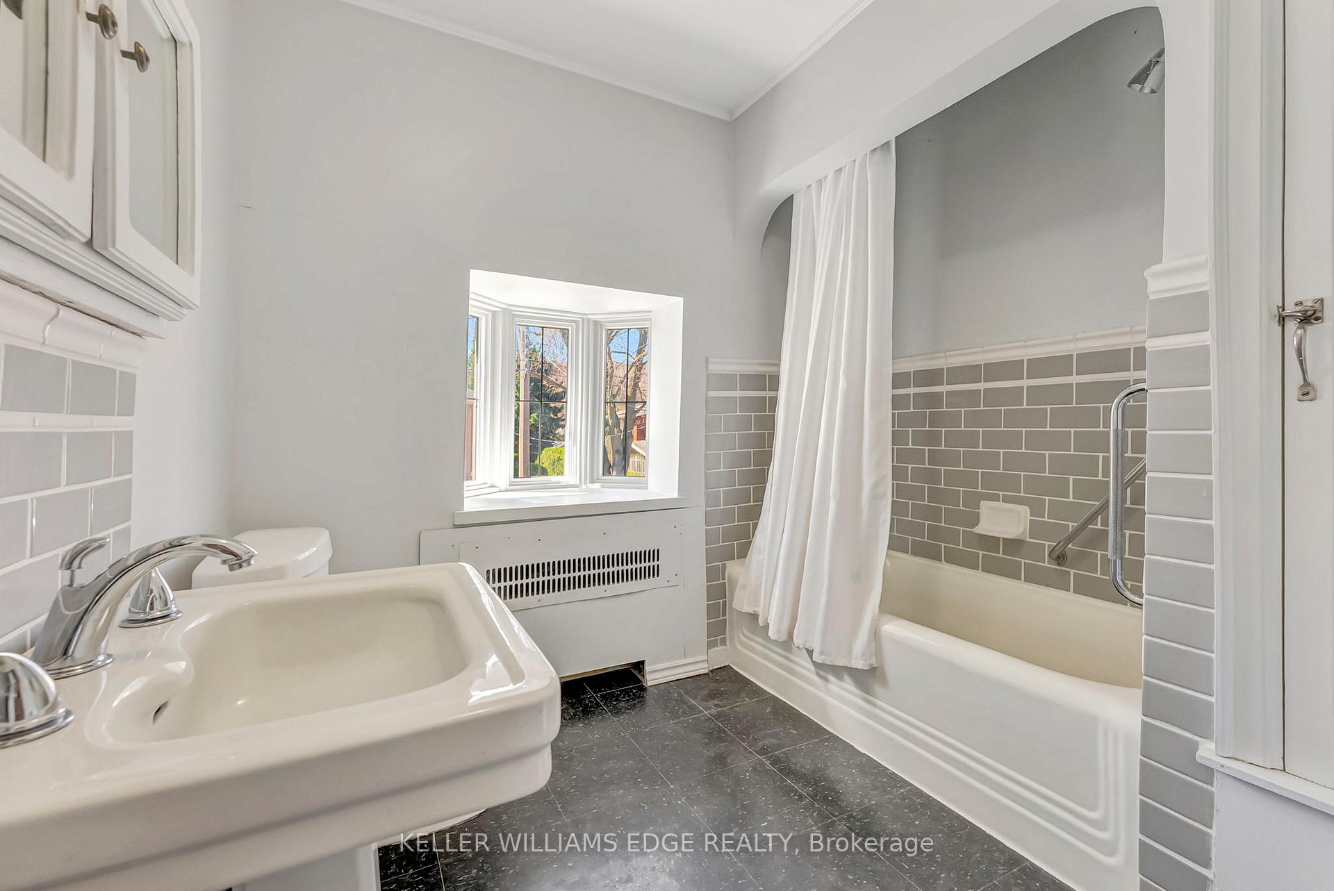 Photo 28 of 969 Montclair Avenue, Hamilton, Delta — HOMEH