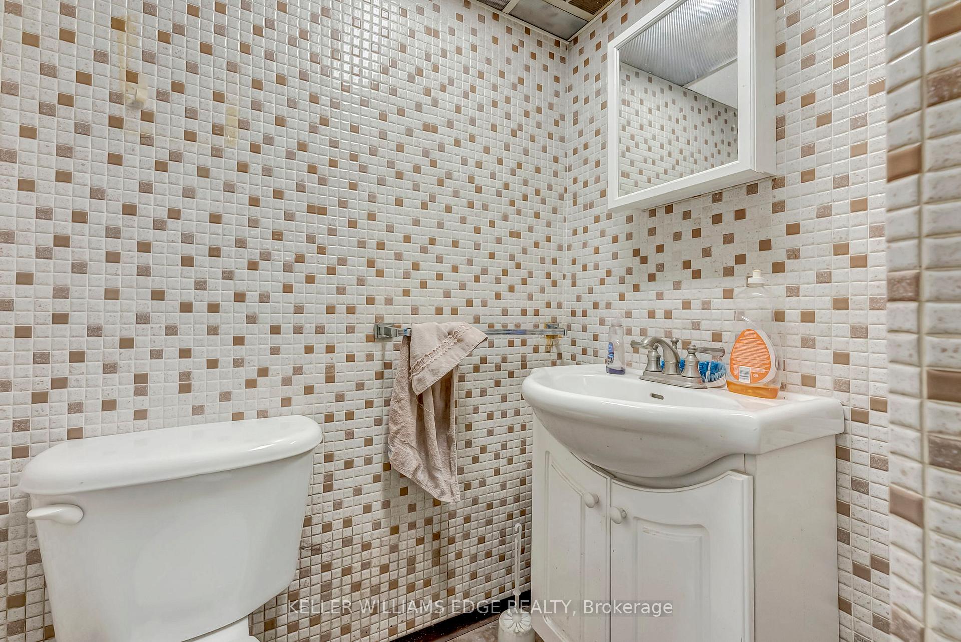 Photo 43 of 969 Montclair Avenue, Hamilton, Delta — HOMEH