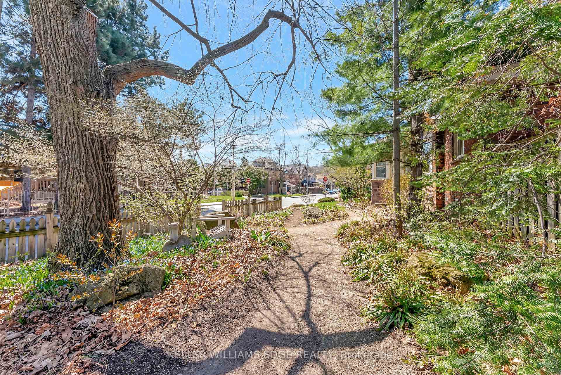 Photo 10 of 969 Montclair Avenue, Hamilton, Delta — HOMEH