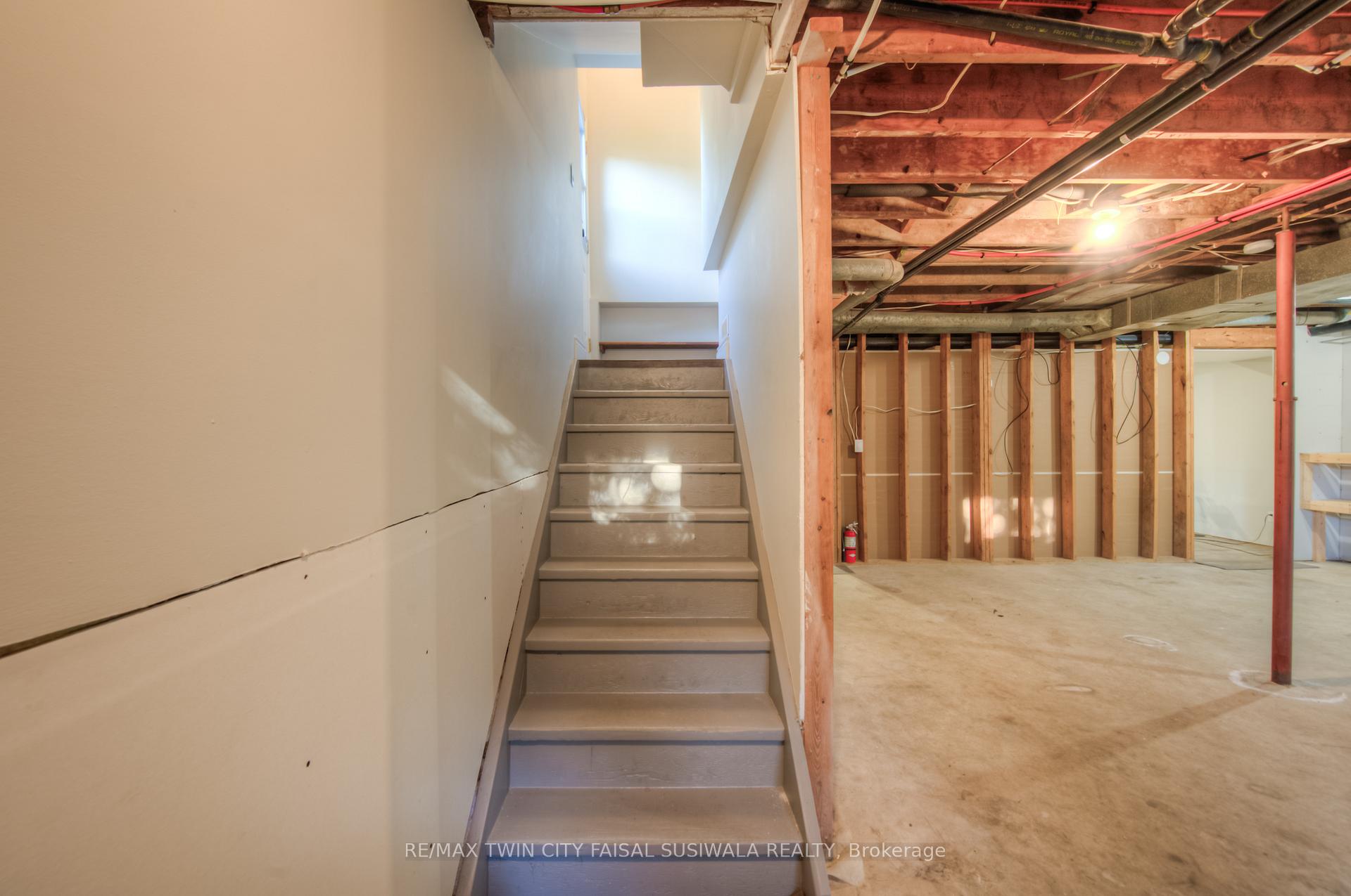 Photo 31 of 1855 Concession 8 Road W, Hamilton, Rural Flamborough — HOMEH
