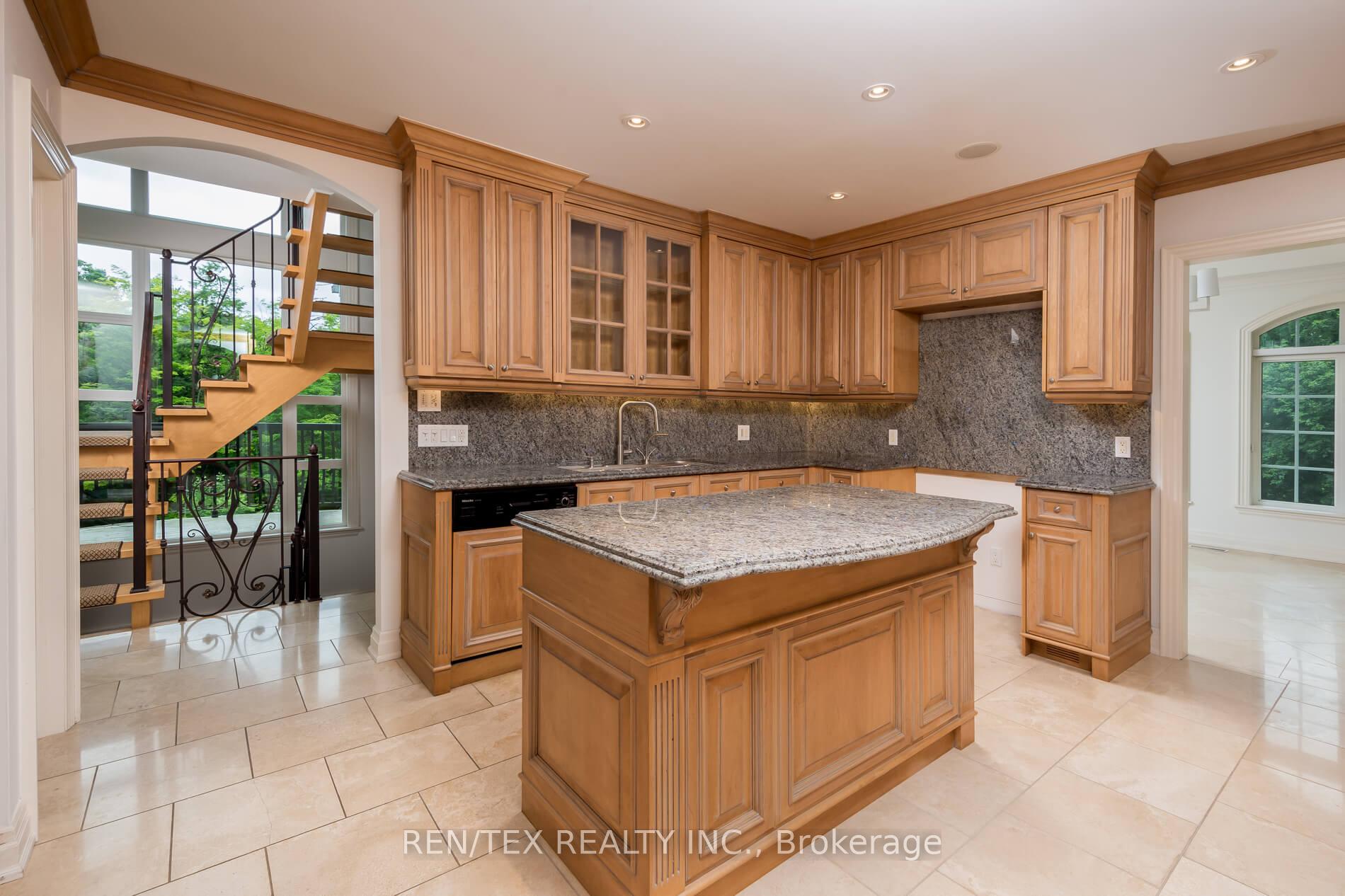 Photo 16 of 90 Klein's Crescent, Vaughan, Kleinburg — HOMEH