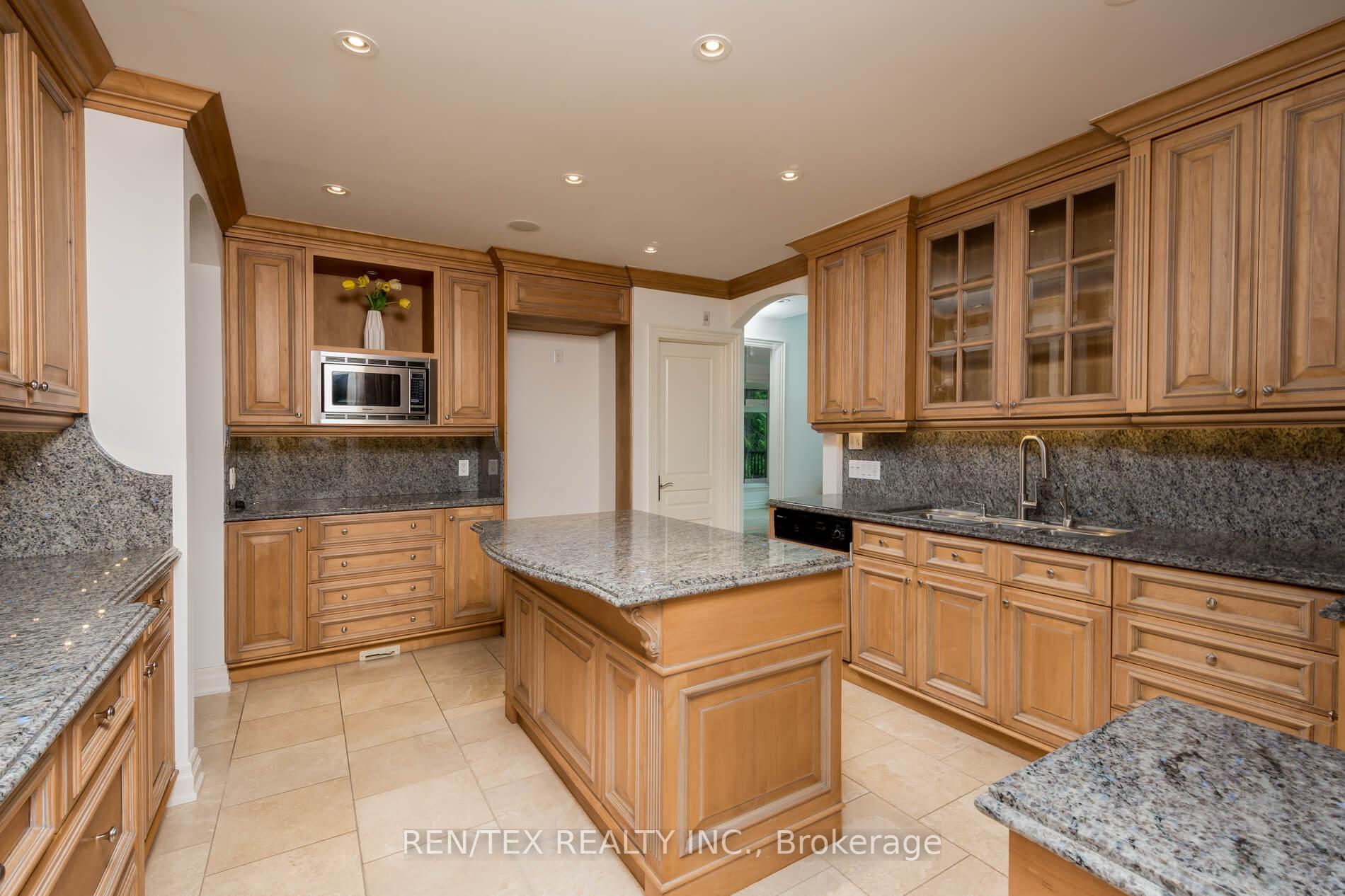 Photo 17 of 90 Klein's Crescent, Vaughan, Kleinburg — HOMEH