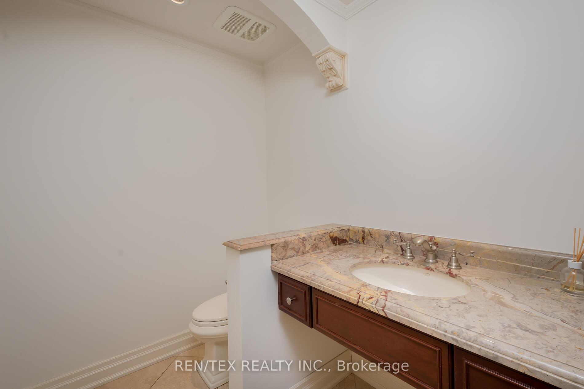Photo 21 of 90 Klein's Crescent, Vaughan, Kleinburg — HOMEH