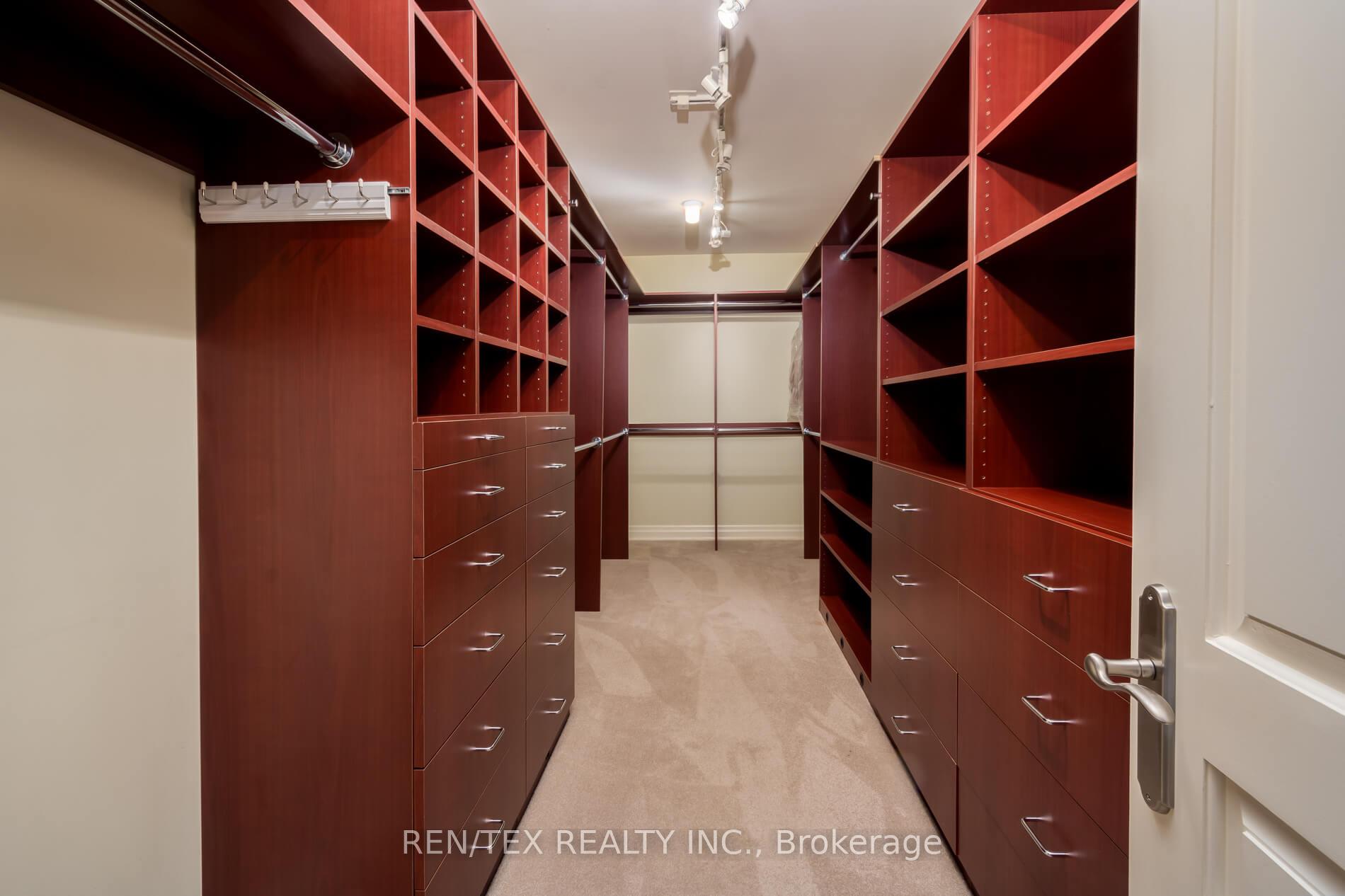 Photo 24 of 90 Klein's Crescent, Vaughan, Kleinburg — HOMEH