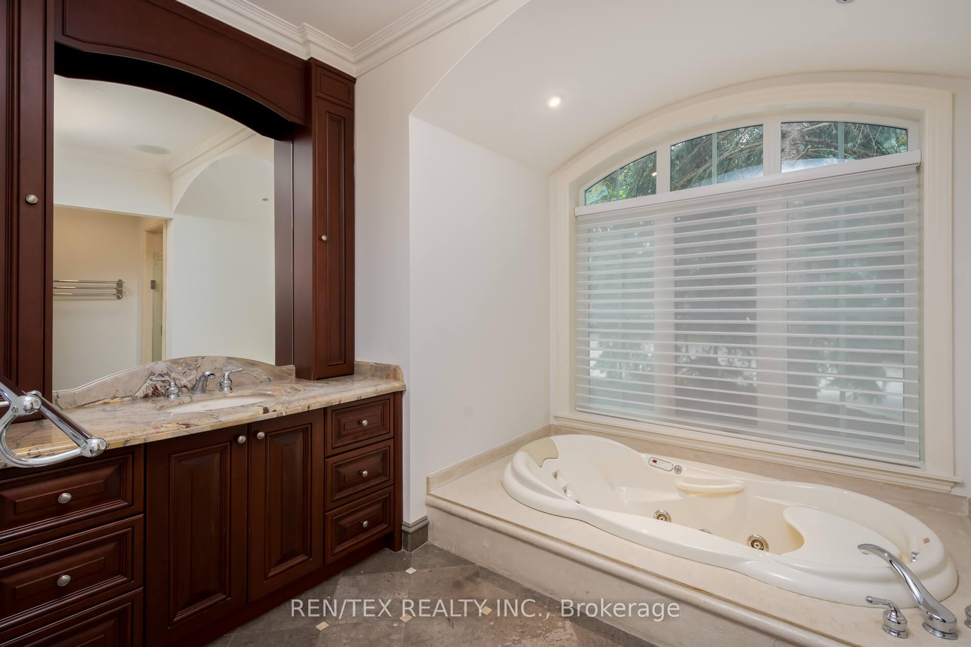 Photo 31 of 90 Klein's Crescent, Vaughan, Kleinburg — HOMEH