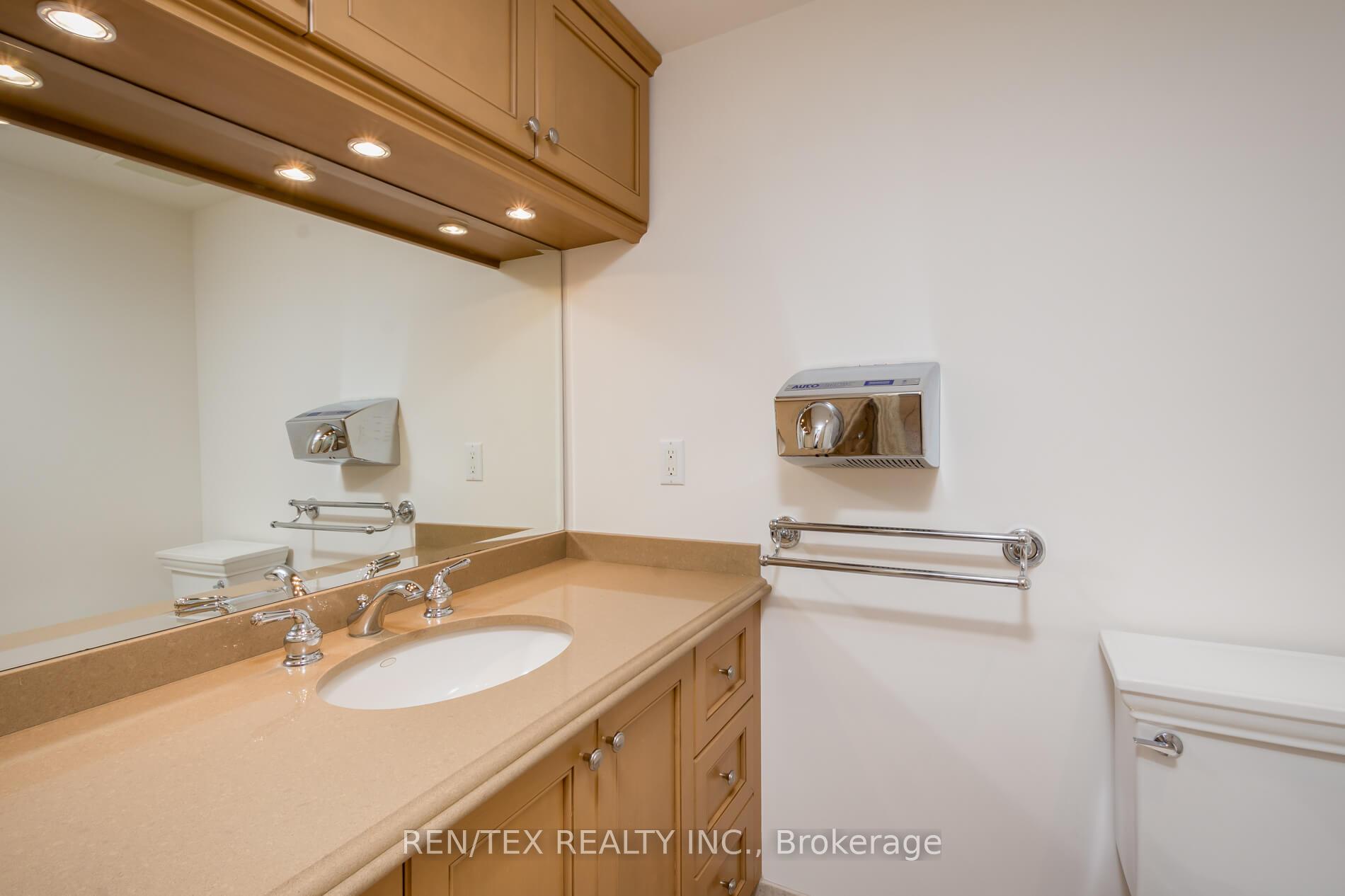 Photo 33 of 90 Klein's Crescent, Vaughan, Kleinburg — HOMEH