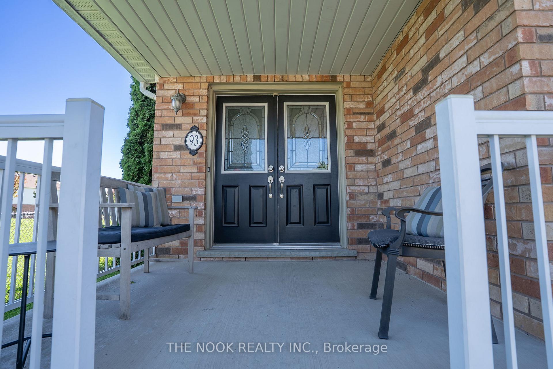 Photo 2 of 93 Dewell Crescent, Clarington, Courtice — HOMEH
