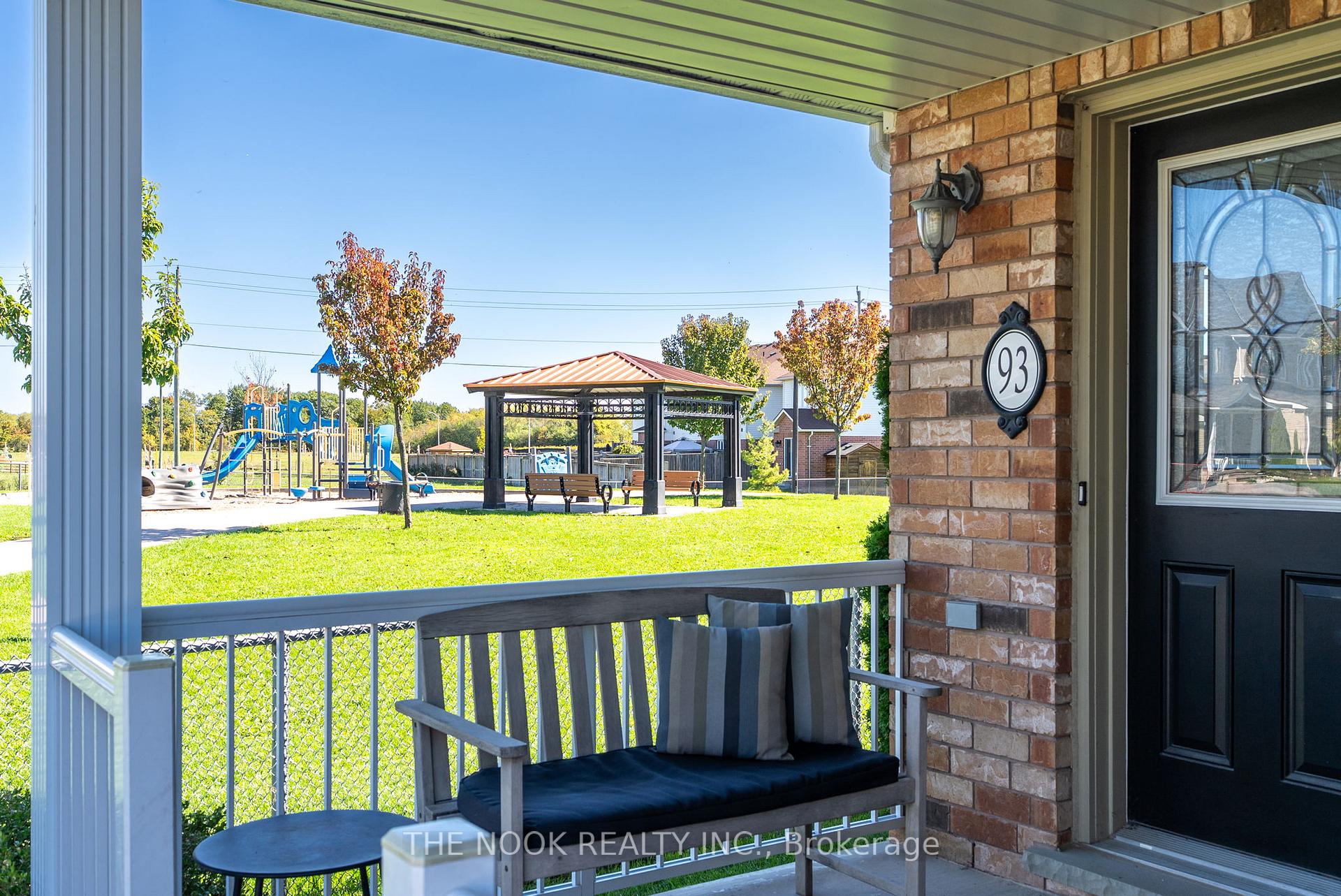 Photo 3 of 93 Dewell Crescent, Clarington, Courtice — HOMEH