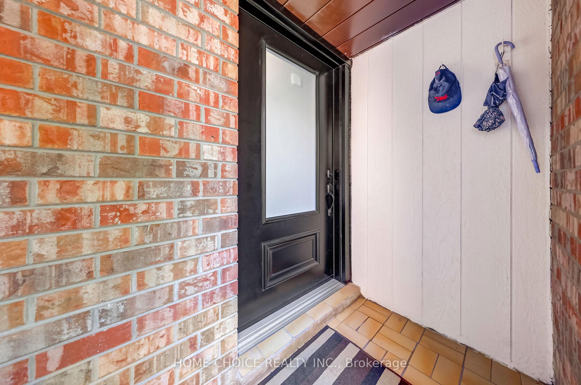 Photo 5 of 48 Hendon Road W, Markham, Milliken Mills East — HOMEH