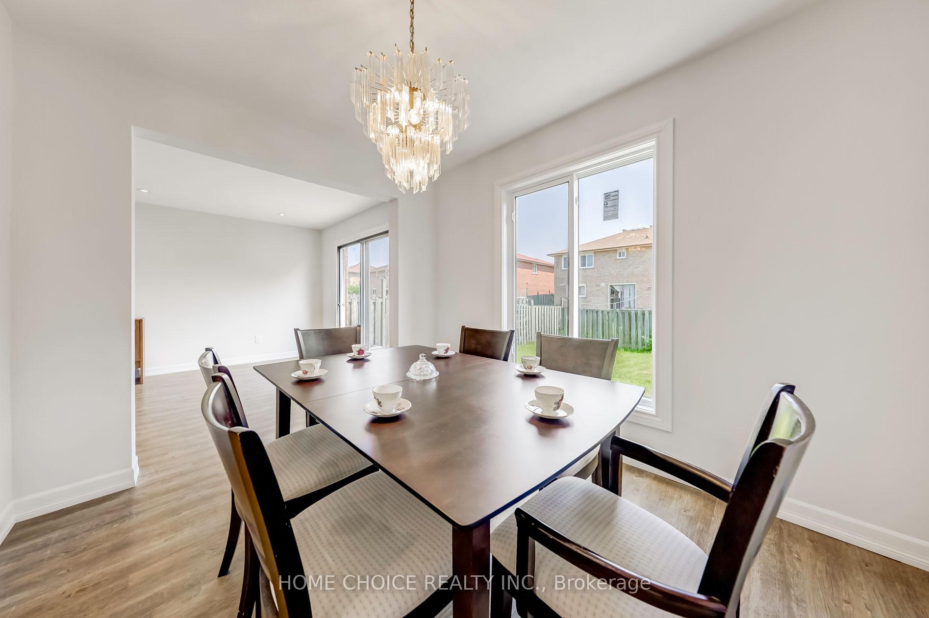 Photo 3 of 48 Hendon Road W, Markham, Milliken Mills East — HOMEH