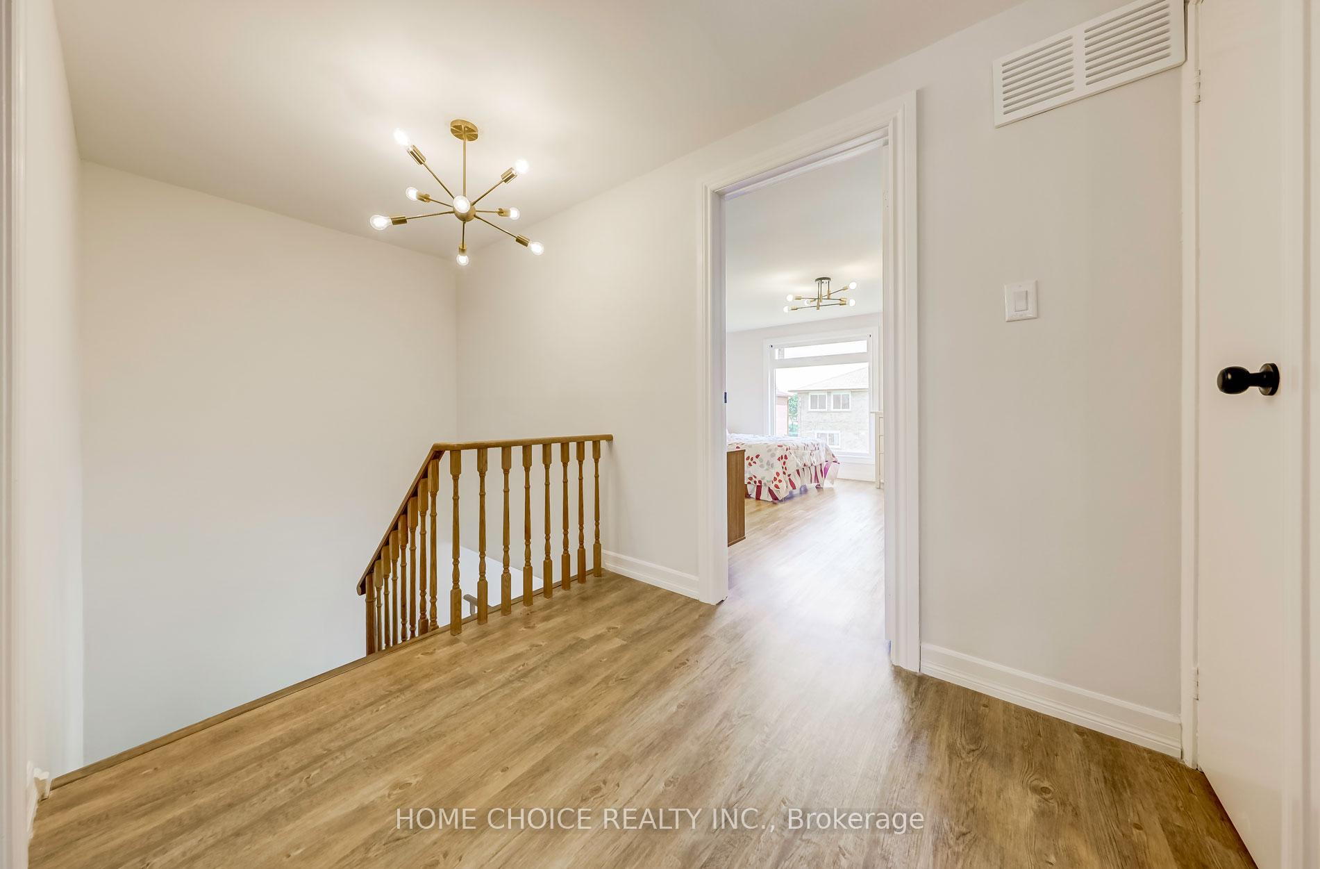Photo 13 of 48 Hendon Road W, Markham, Milliken Mills East — HOMEH