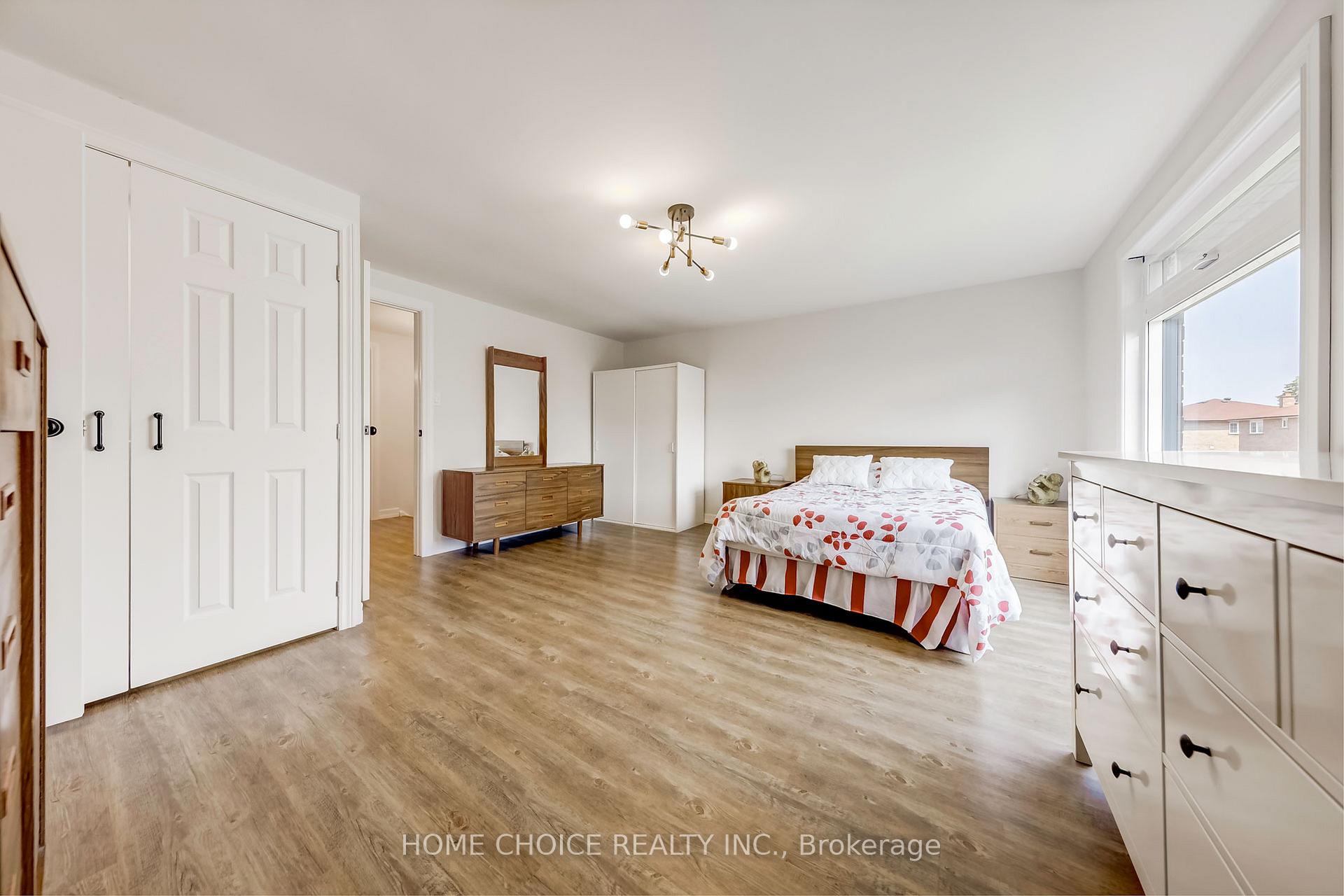 Photo 24 of 48 Hendon Road W, Markham, Milliken Mills East — HOMEH