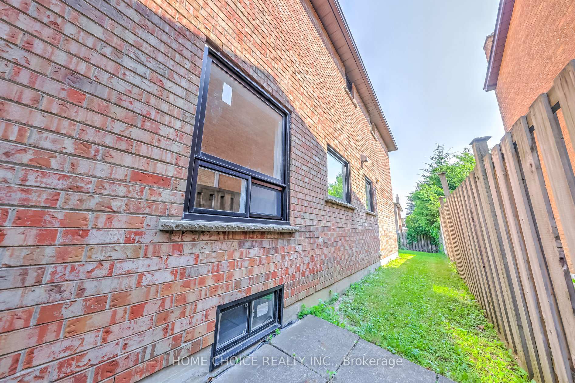 Photo 23 of 48 Hendon Road W, Markham, Milliken Mills East — HOMEH