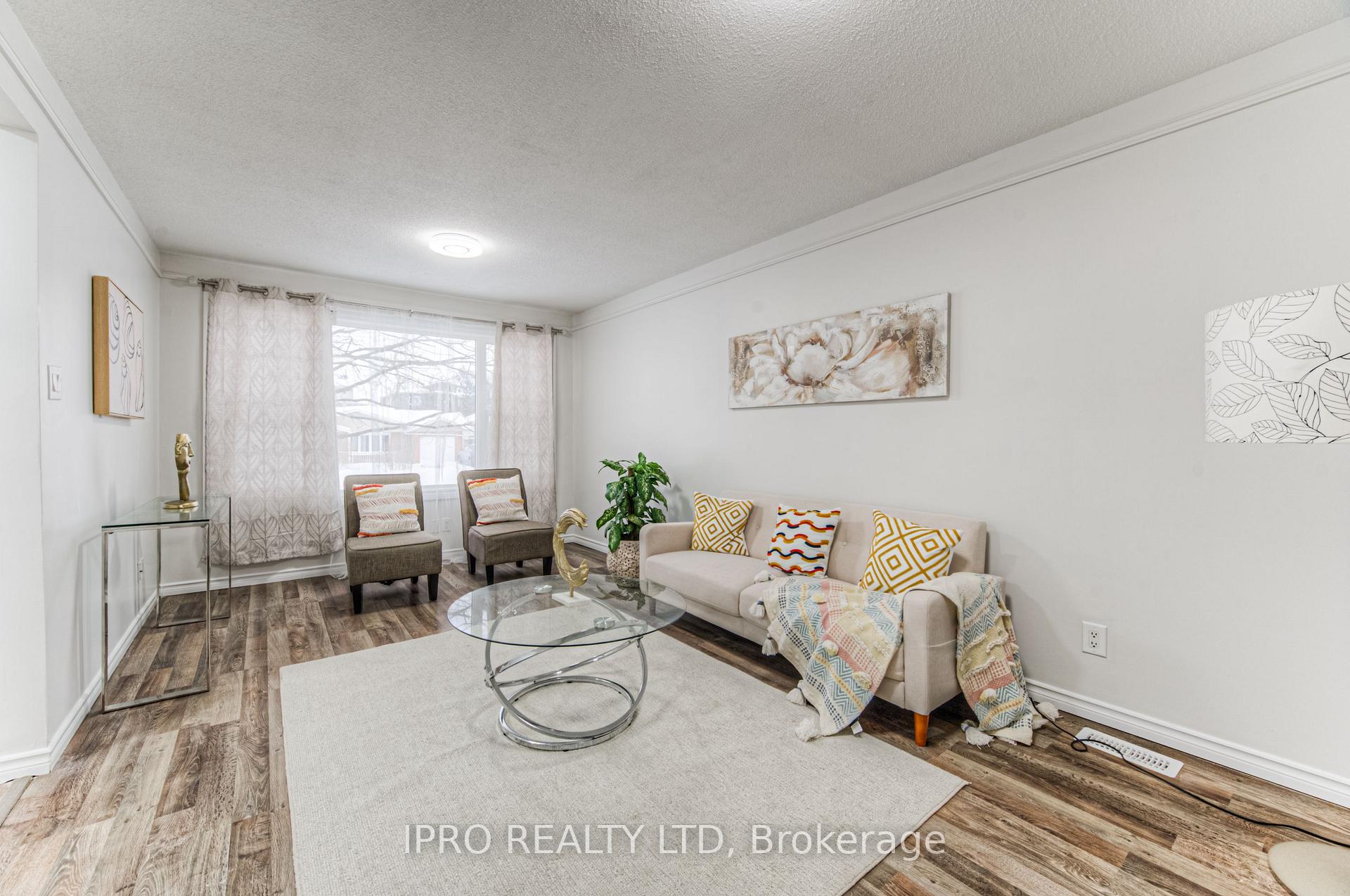 Photo 5 of 131 Hillbrook Crescent, Kitchener, Forest Heights — HOMEH