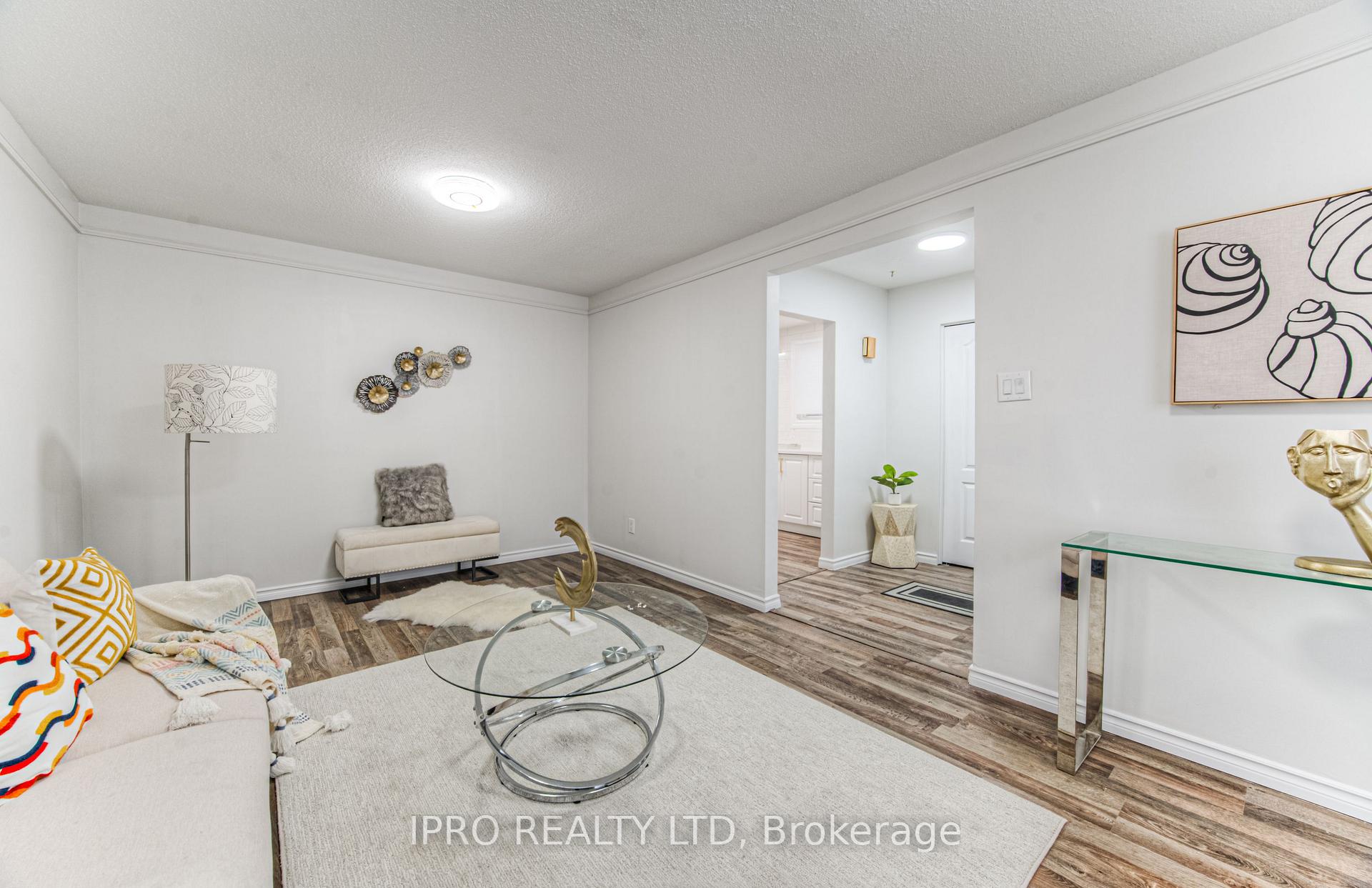Photo 4 of 131 Hillbrook Crescent, Kitchener, Forest Heights — HOMEH