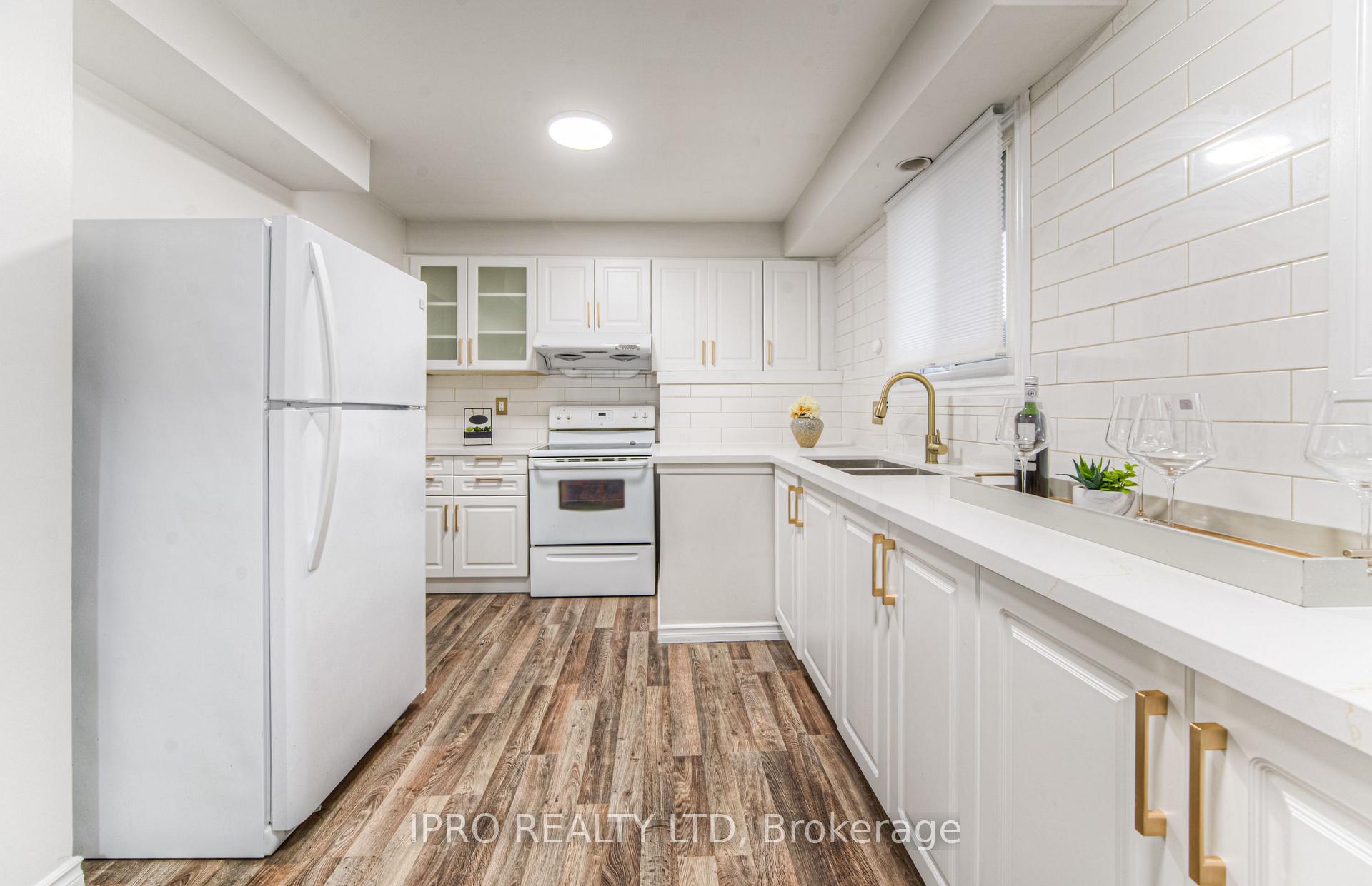 Photo 3 of 131 Hillbrook Crescent, Kitchener, Forest Heights — HOMEH