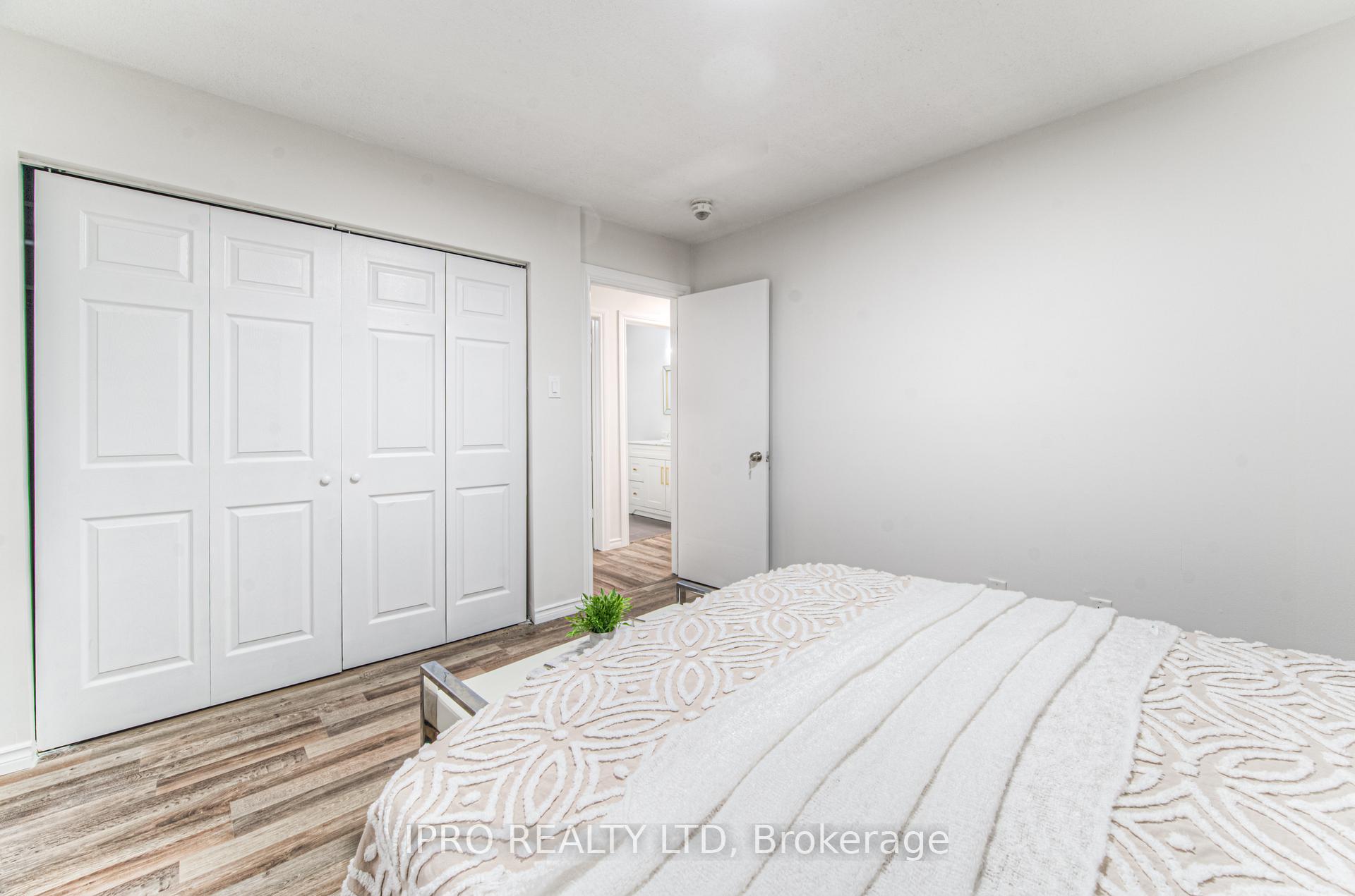Photo 7 of 131 Hillbrook Crescent, Kitchener, Forest Heights — HOMEH