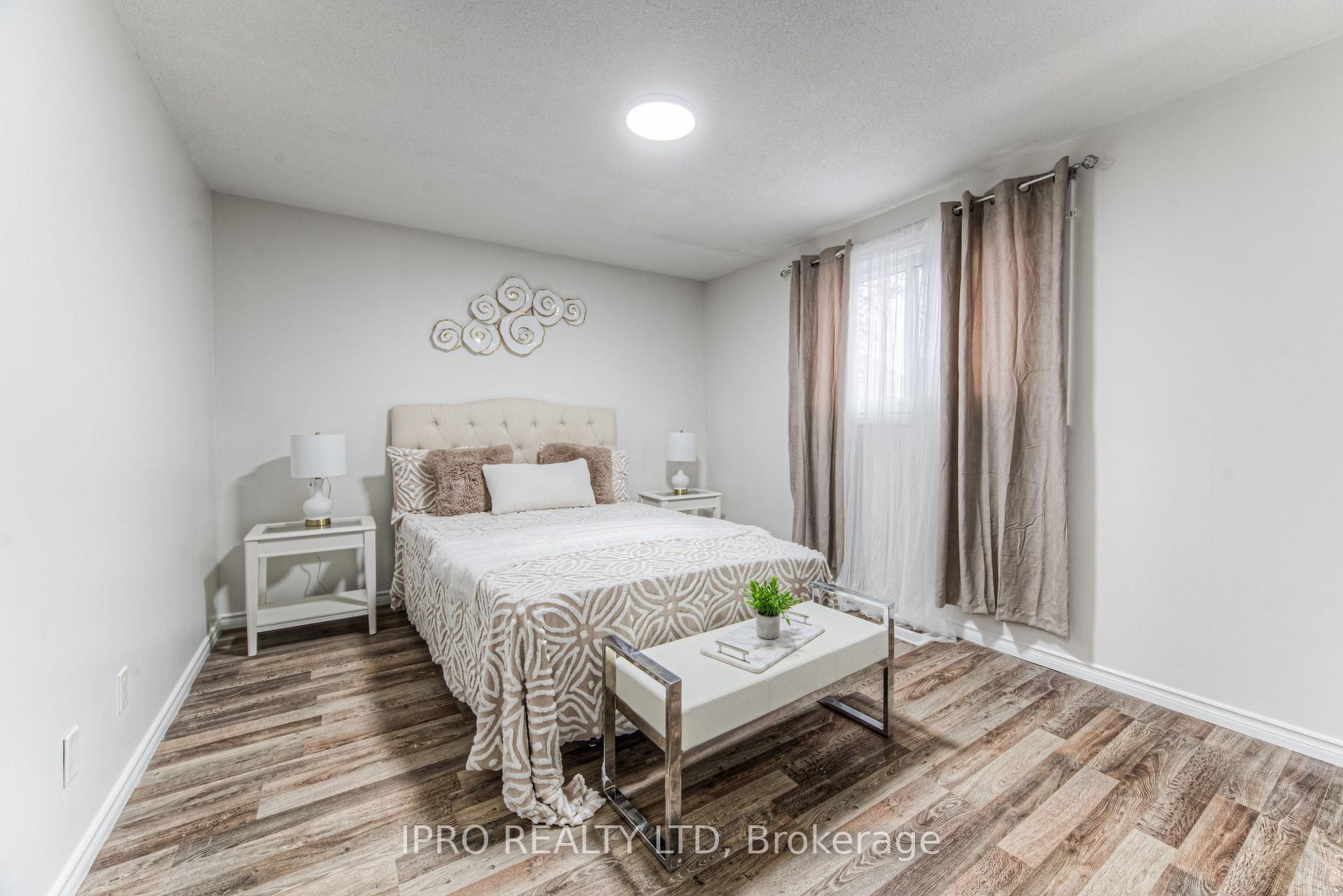 Photo 13 of 131 Hillbrook Crescent, Kitchener, Forest Heights — HOMEH