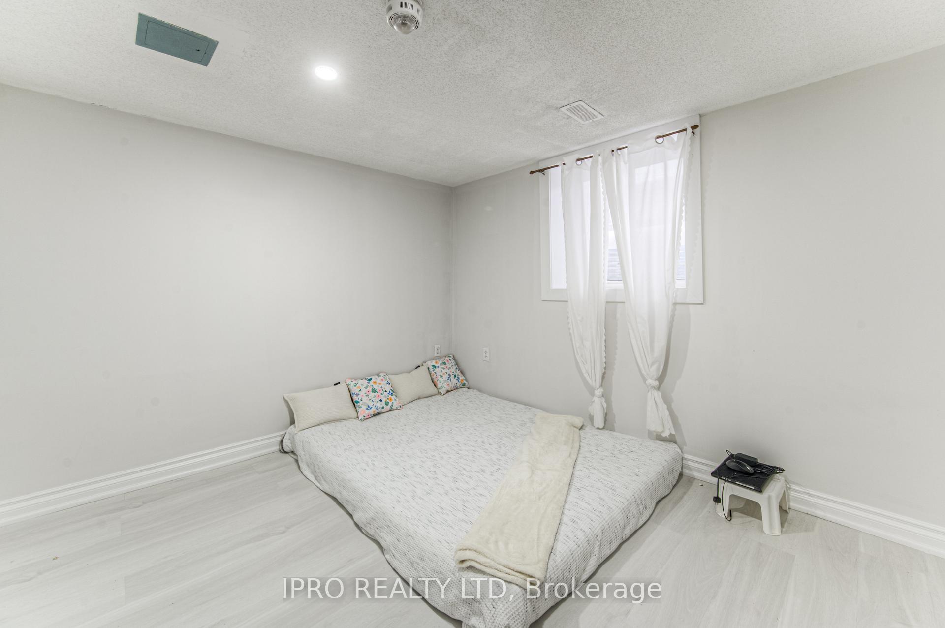 Photo 18 of 131 Hillbrook Crescent, Kitchener, Forest Heights — HOMEH