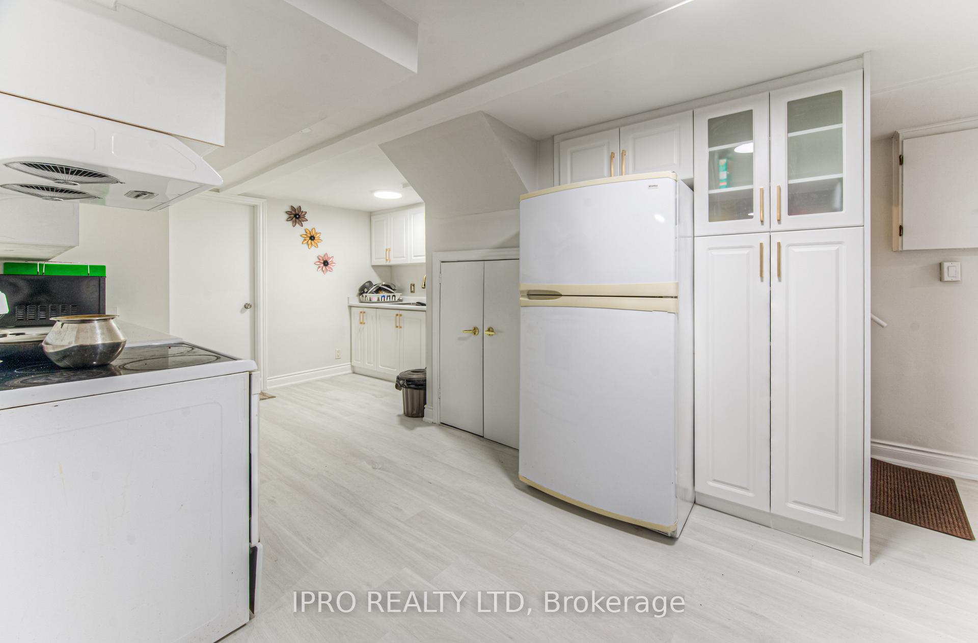 Photo 17 of 131 Hillbrook Crescent, Kitchener, Forest Heights — HOMEH