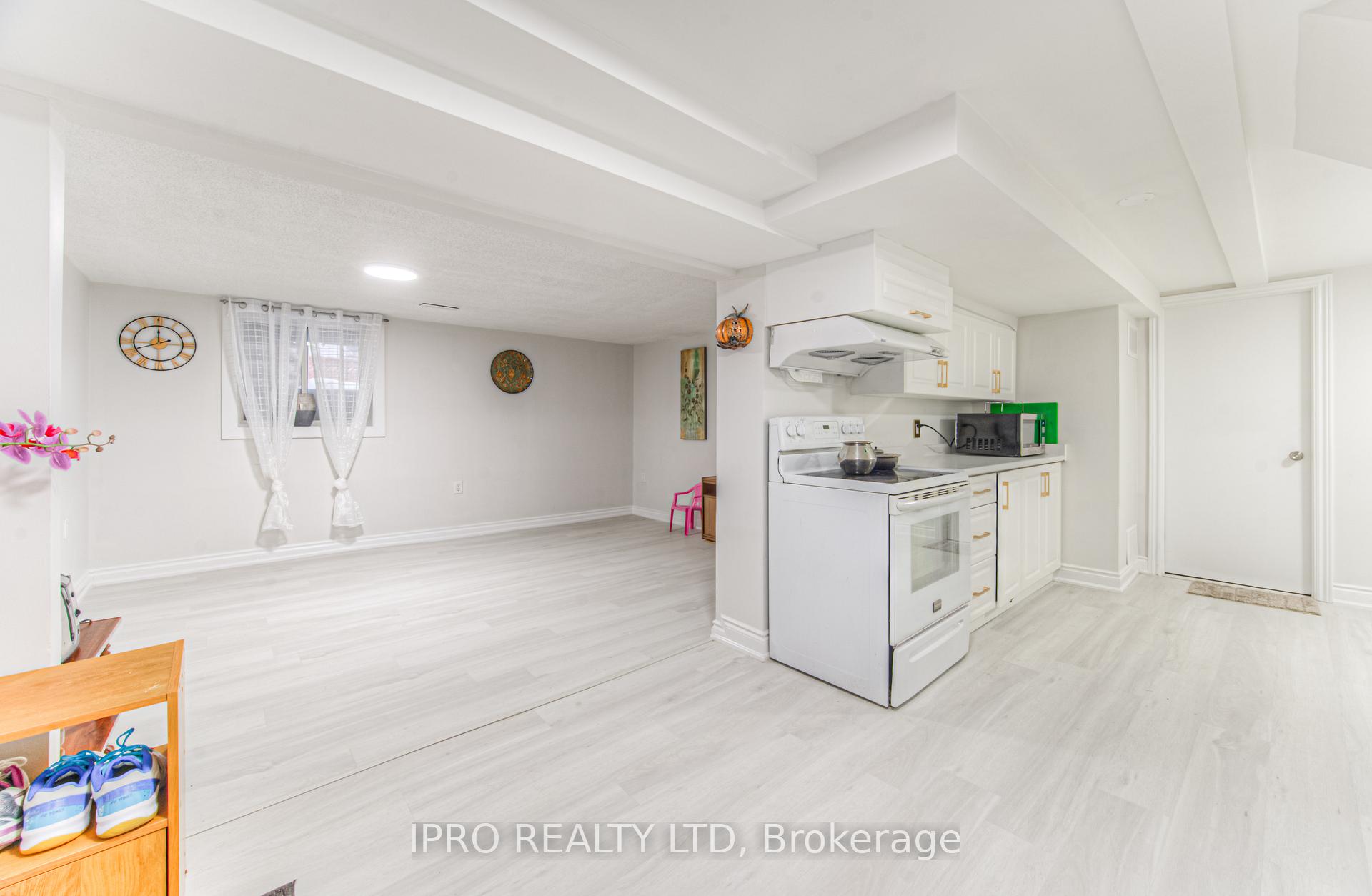Photo 32 of 131 Hillbrook Crescent, Kitchener, Forest Heights — HOMEH