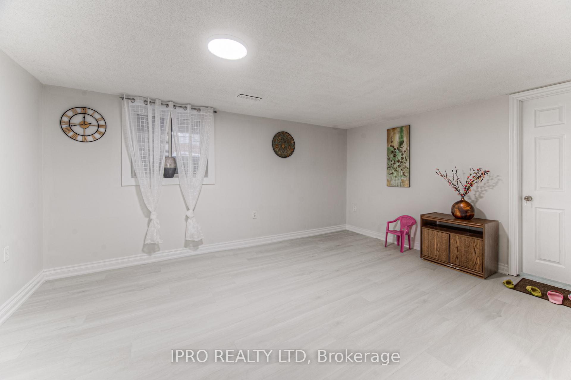 Photo 21 of 131 Hillbrook Crescent, Kitchener, Forest Heights — HOMEH