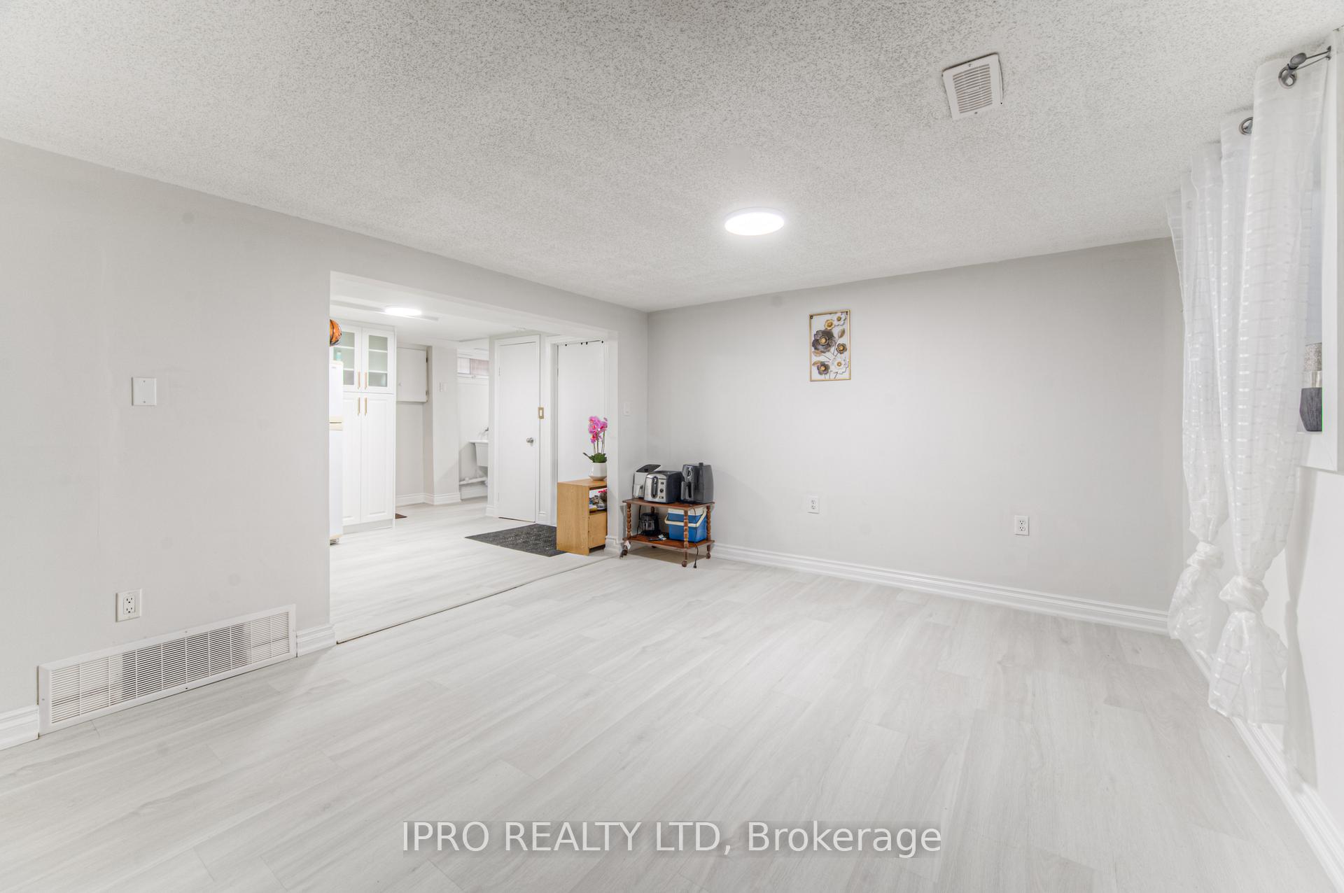 Photo 36 of 131 Hillbrook Crescent, Kitchener, Forest Heights — HOMEH