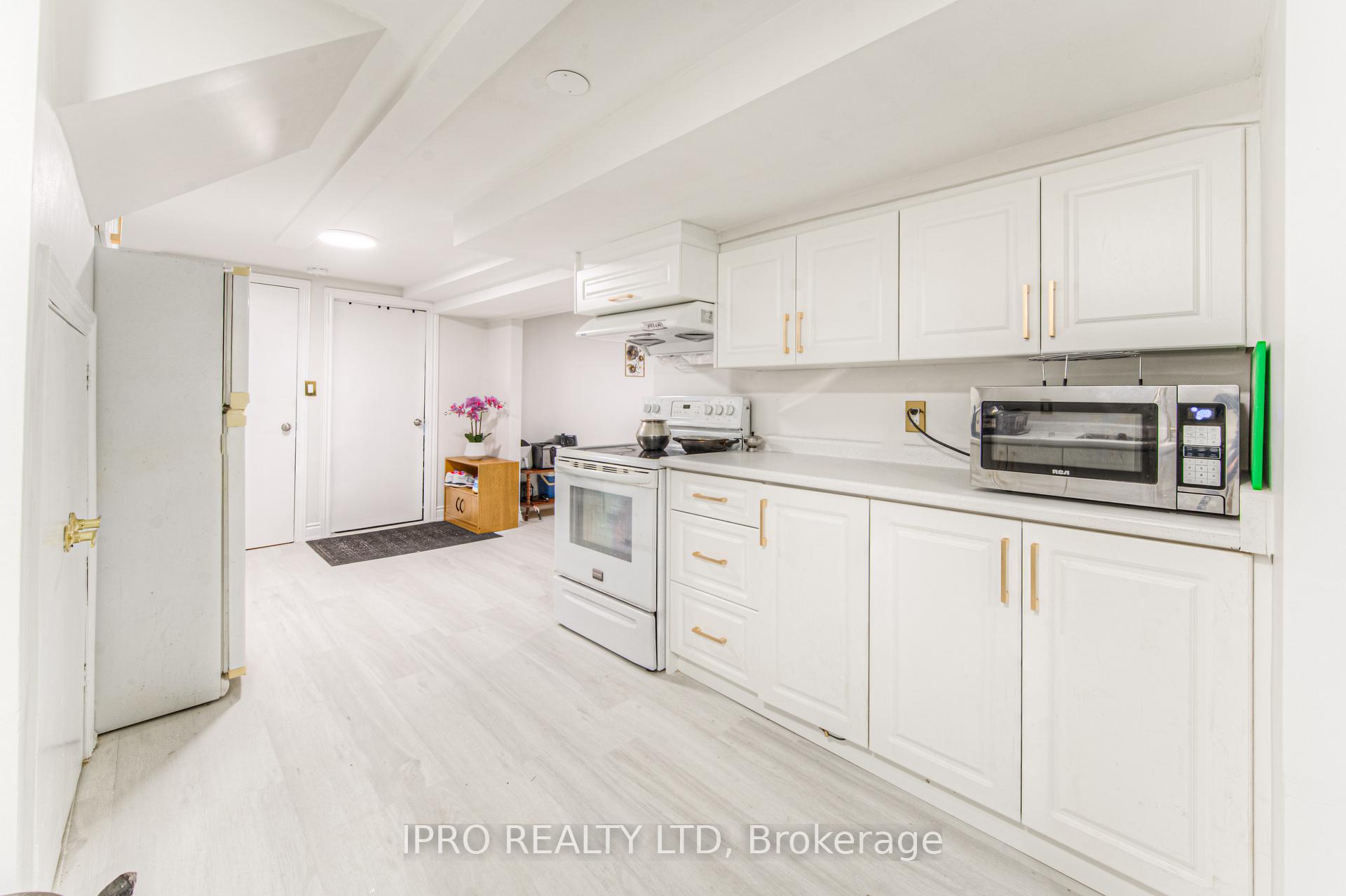 Photo 23 of 131 Hillbrook Crescent, Kitchener, Forest Heights — HOMEH