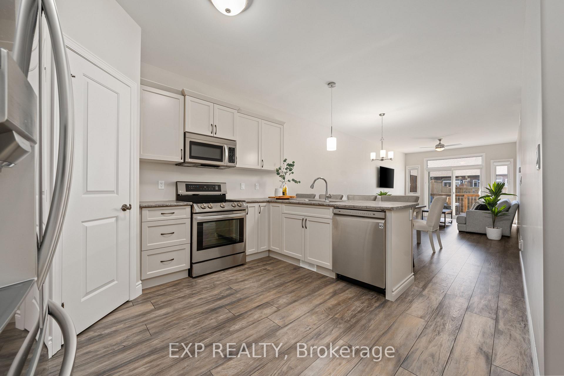 Photo 2 of 31 Farmington Crescent, Belleville, Thurlow Ward — HOMEH