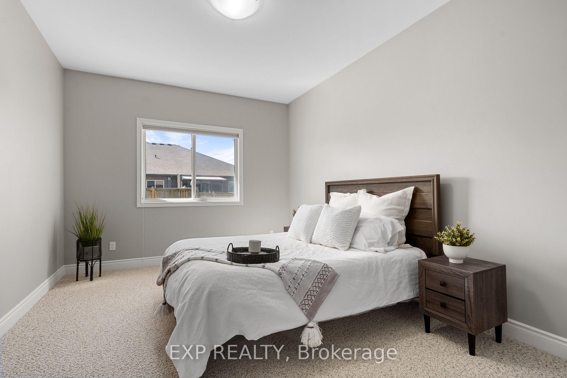 Photo 9 of 31 Farmington Crescent, Belleville, Thurlow Ward — HOMEH