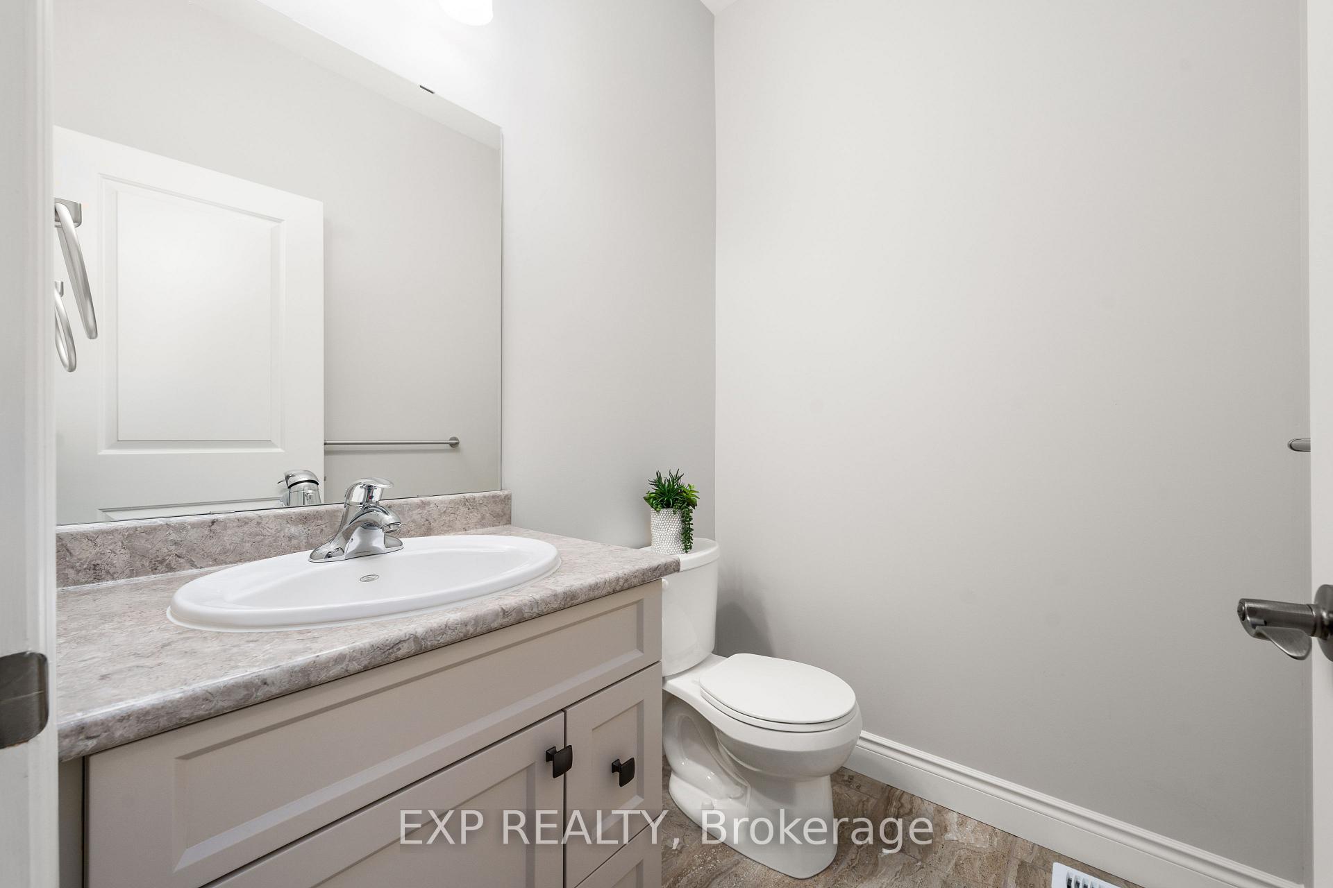 Photo 8 of 31 Farmington Crescent, Belleville, Thurlow Ward — HOMEH