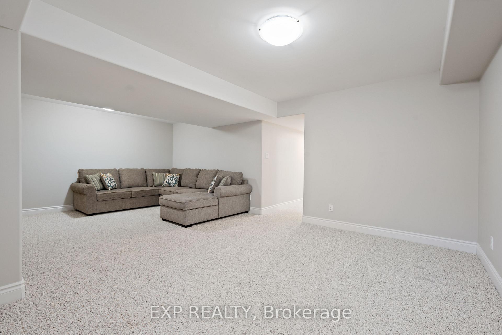 Photo 10 of 31 Farmington Crescent, Belleville, Thurlow Ward — HOMEH