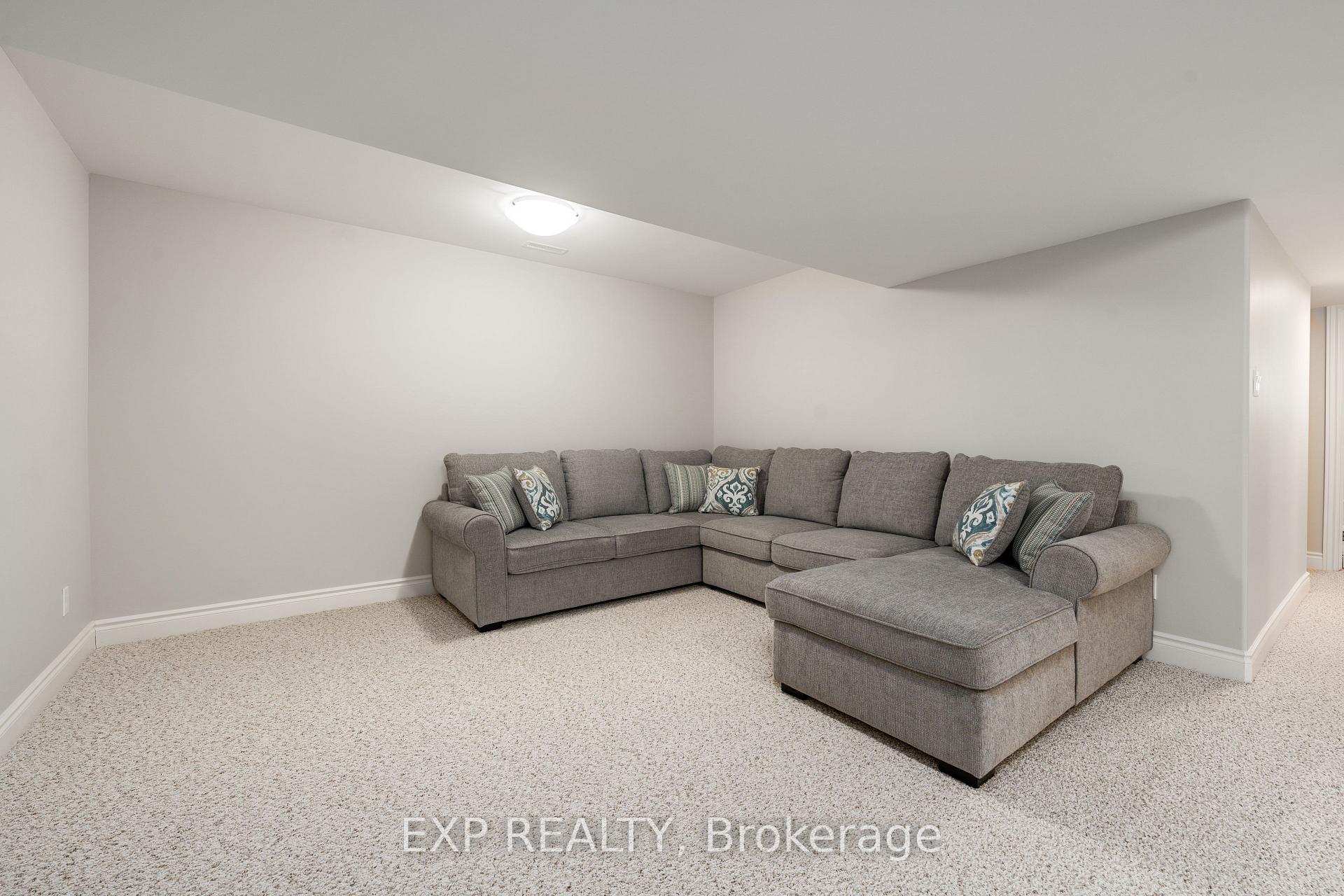 Photo 26 of 31 Farmington Crescent, Belleville, Thurlow Ward — HOMEH