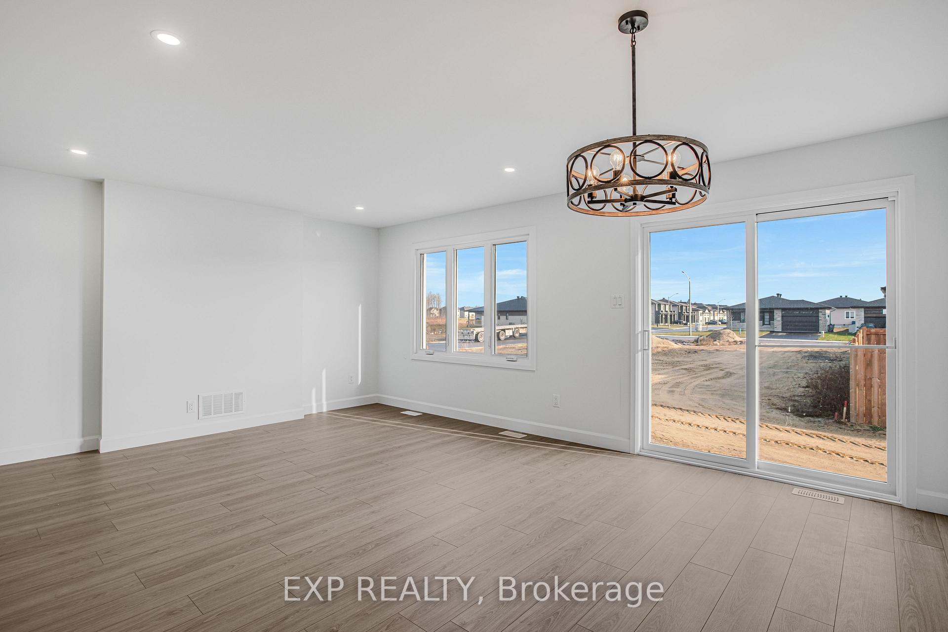 Photo 12 of 347 Hazel Crescent, The Nation, Limoges — HOMEH