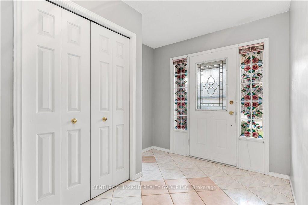 Photo 3 of 84 Chelsea Crescent, Hamilton, Stoney Creek — HOMEH