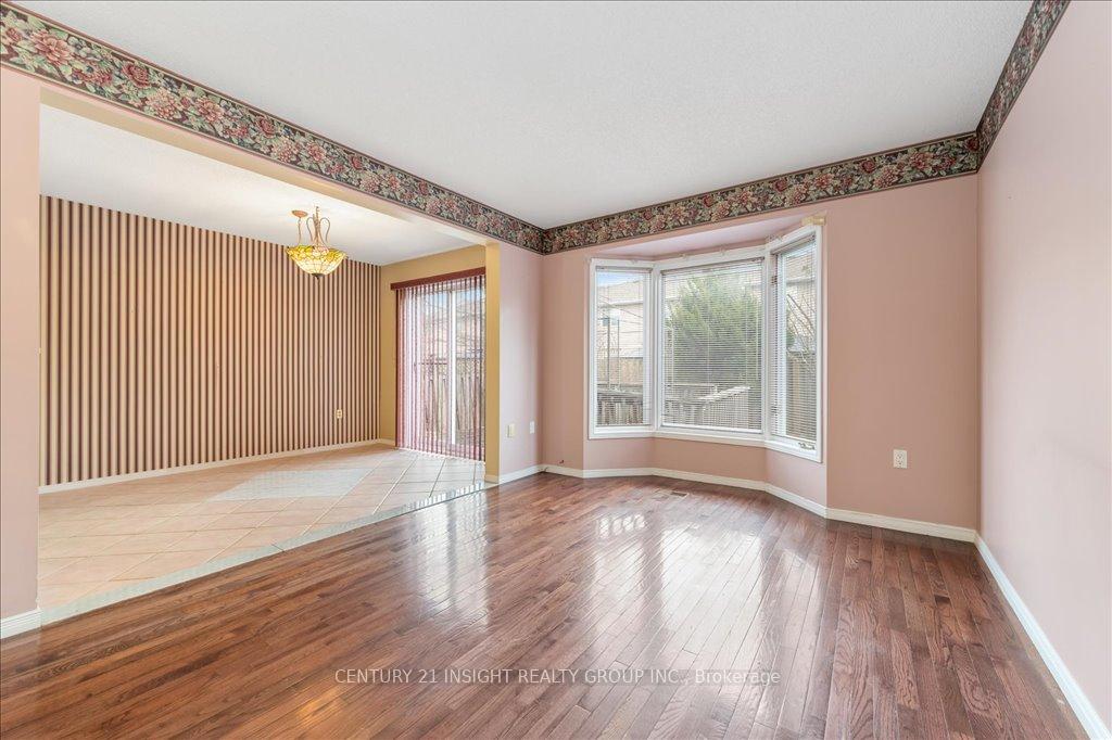 Photo 5 of 84 Chelsea Crescent, Hamilton, Stoney Creek — HOMEH