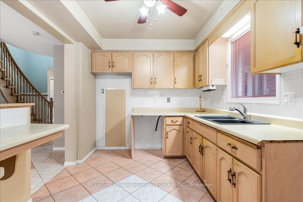 Photo 10 of 84 Chelsea Crescent, Hamilton, Stoney Creek — HOMEH