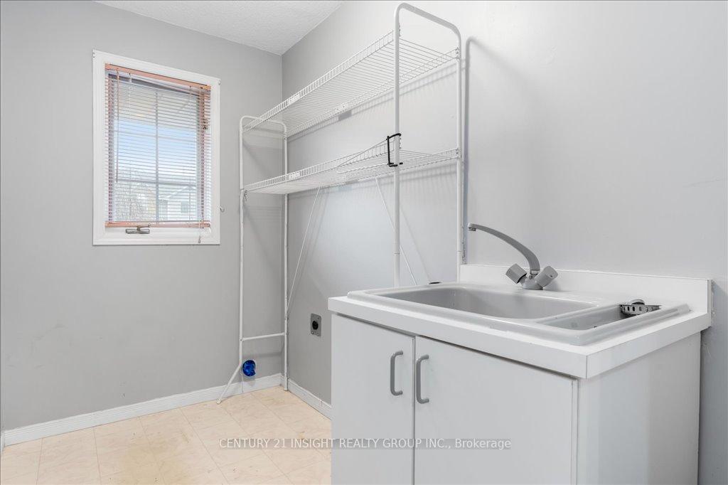 Photo 12 of 84 Chelsea Crescent, Hamilton, Stoney Creek — HOMEH
