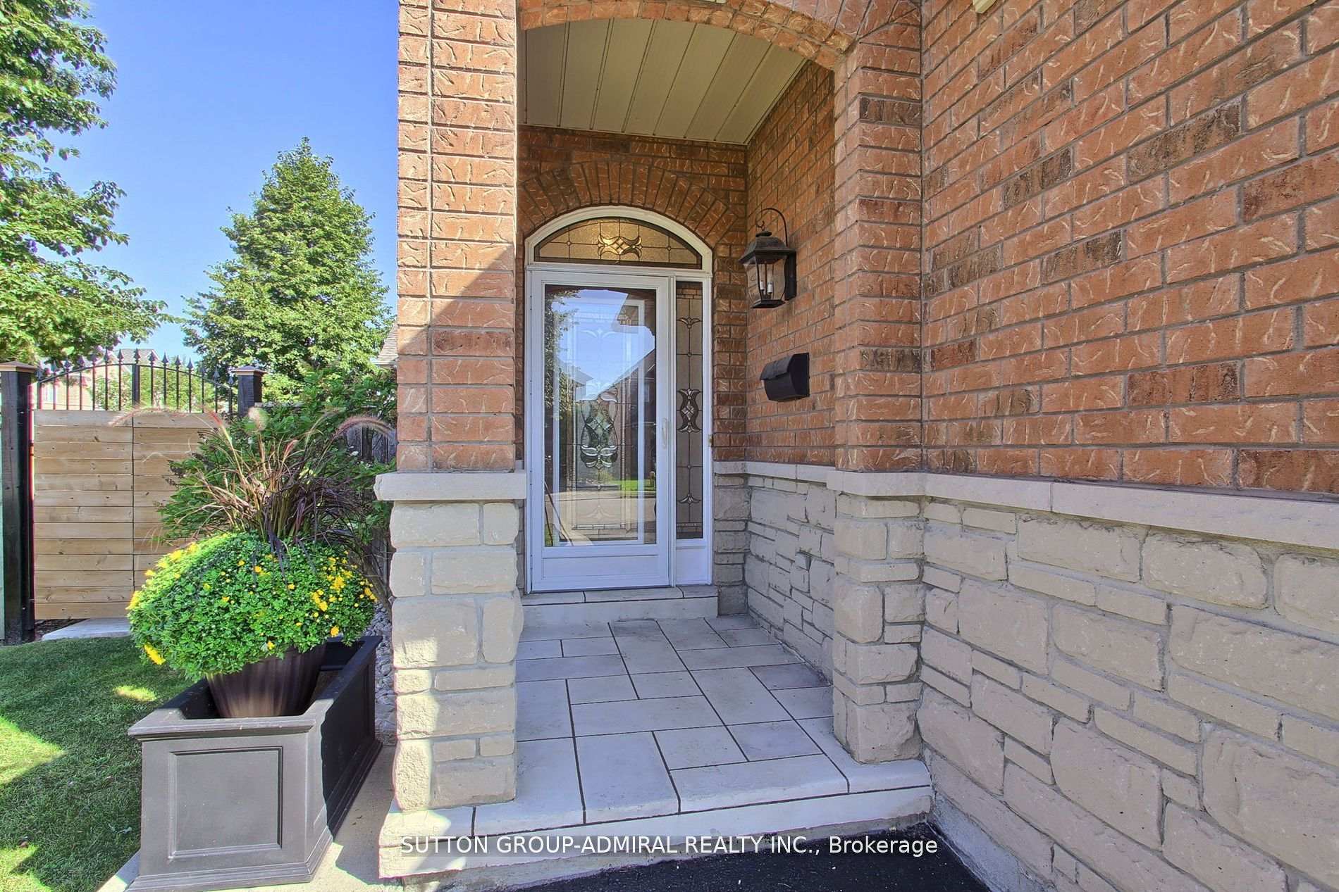 Photo 2 of 50 Guery Crescent, Vaughan, East Woodbridge — HOMEH